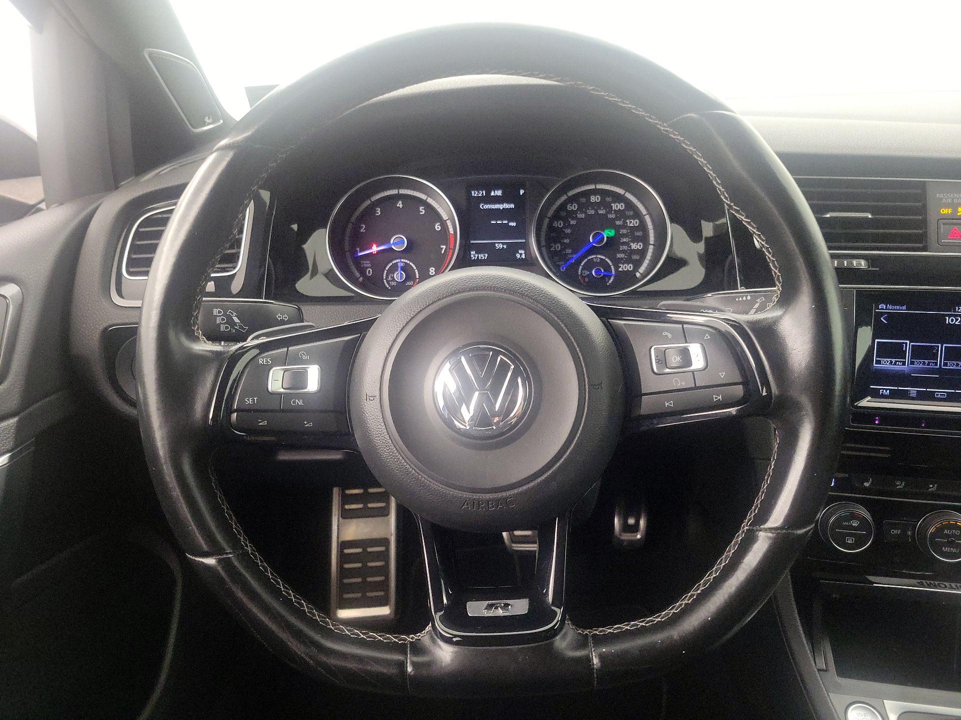 Thumbnail: 2015 Volkswagen Golf - 10