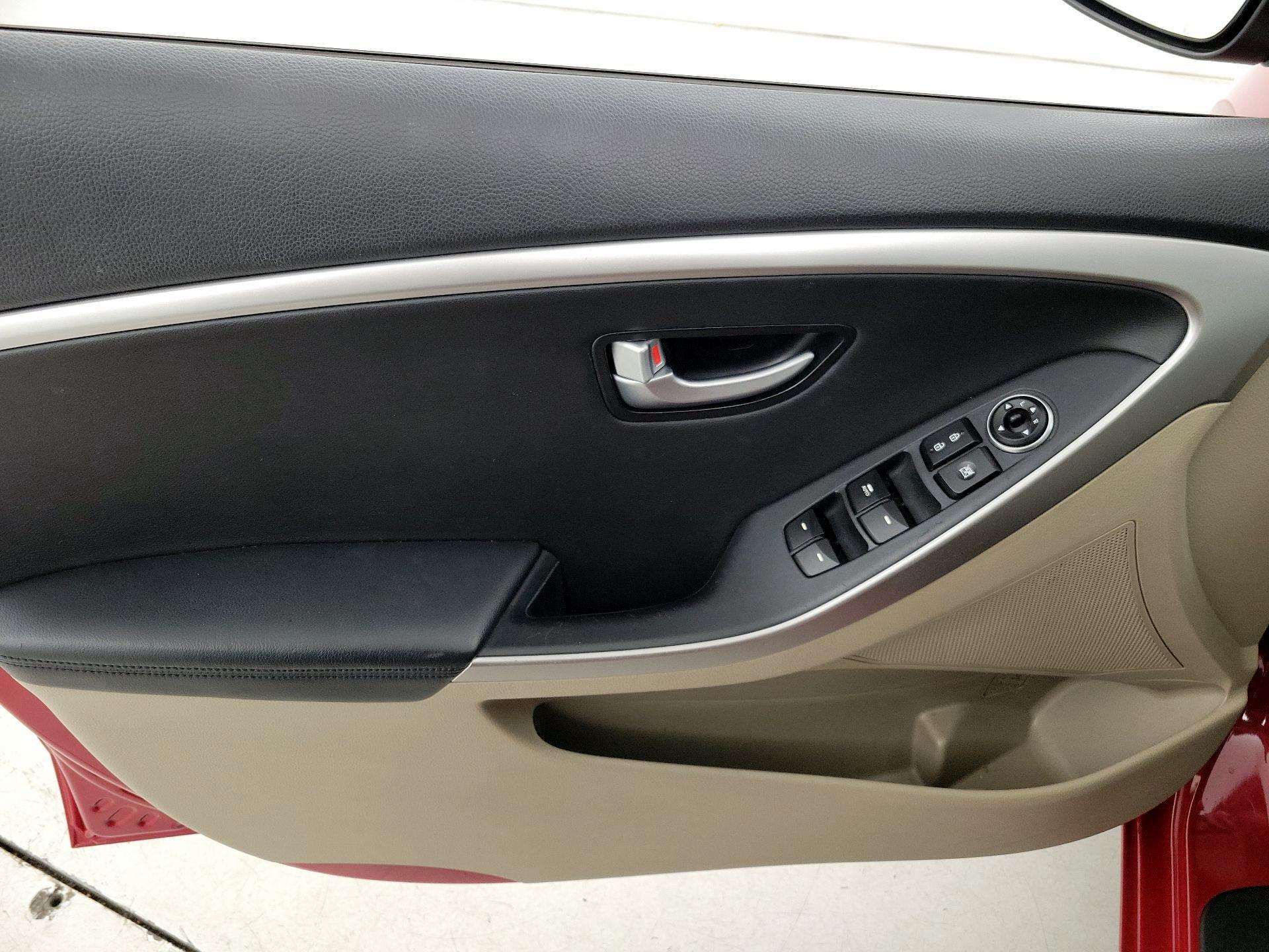 Thumbnail: 2016 Hyundai Elantra - 12