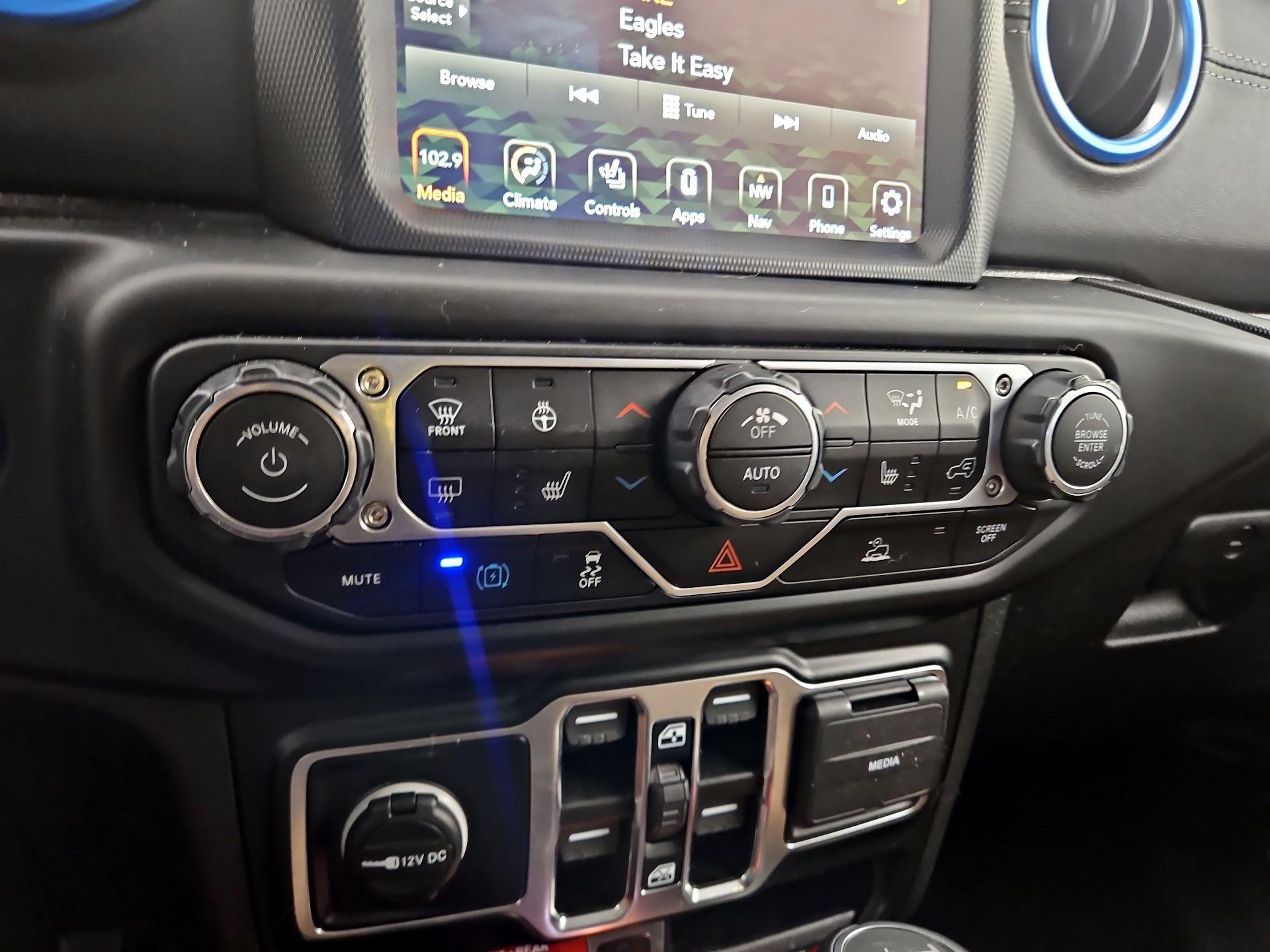 Thumbnail: 2022 Jeep Wrangler - 17