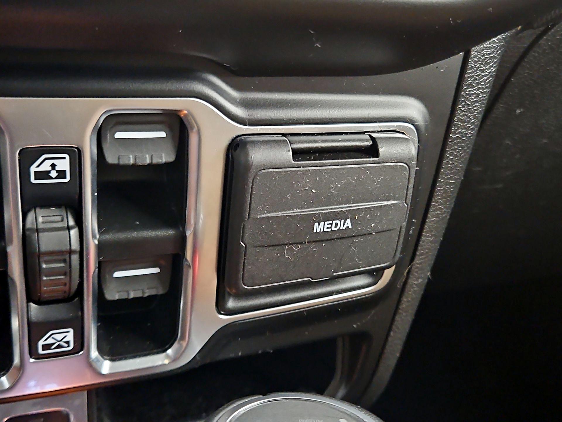 Thumbnail: 2022 Jeep Wrangler - 19