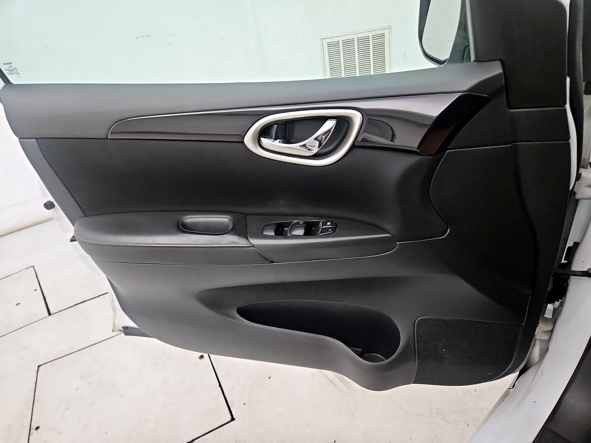 Thumbnail: 2019 Nissan Sentra - 12