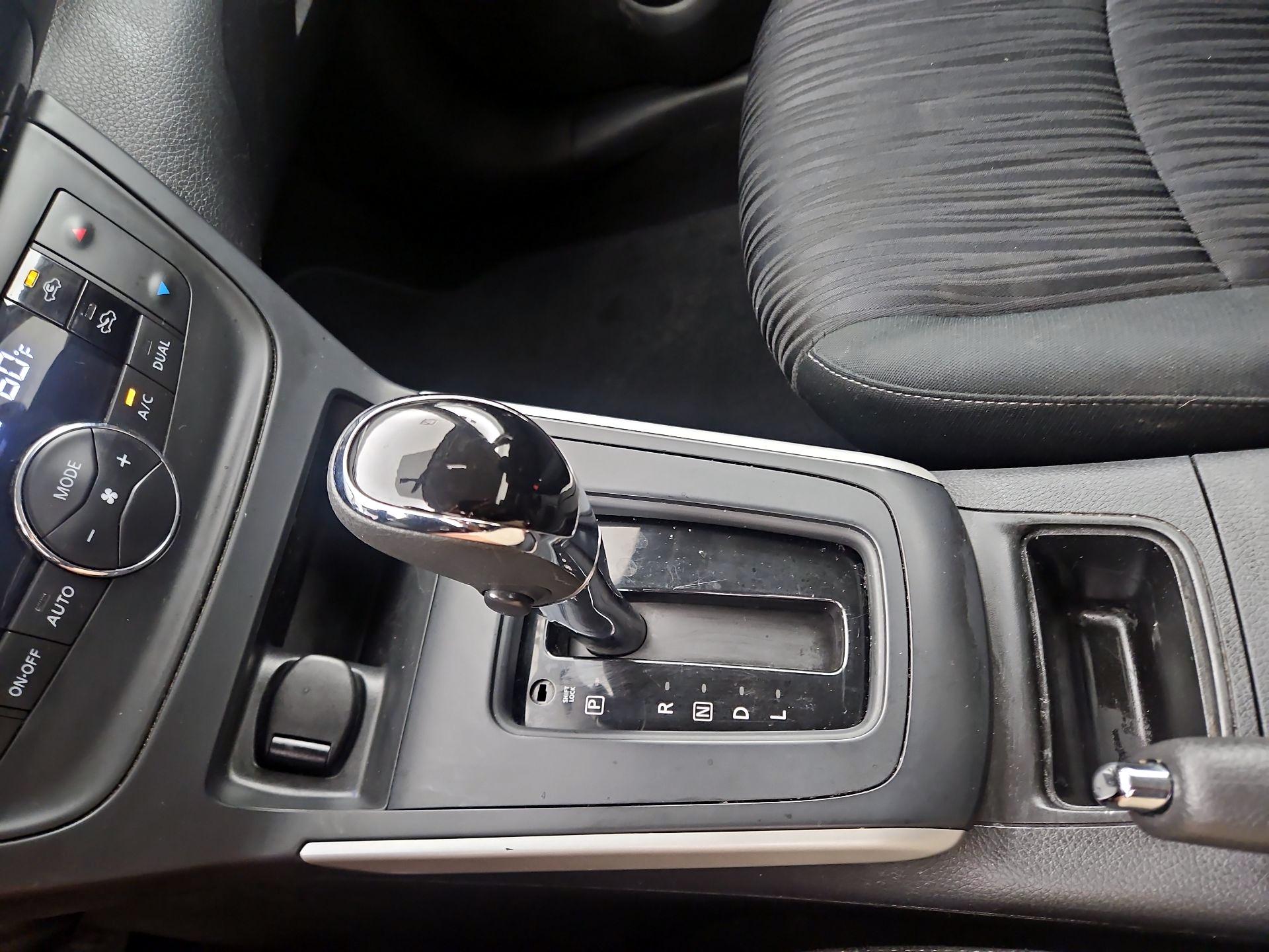 Thumbnail: 2019 Nissan Sentra - 17