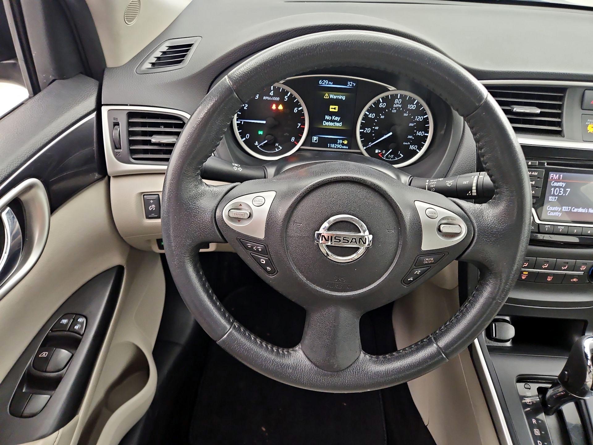 Thumbnail: 2016 Nissan Sentra - 10