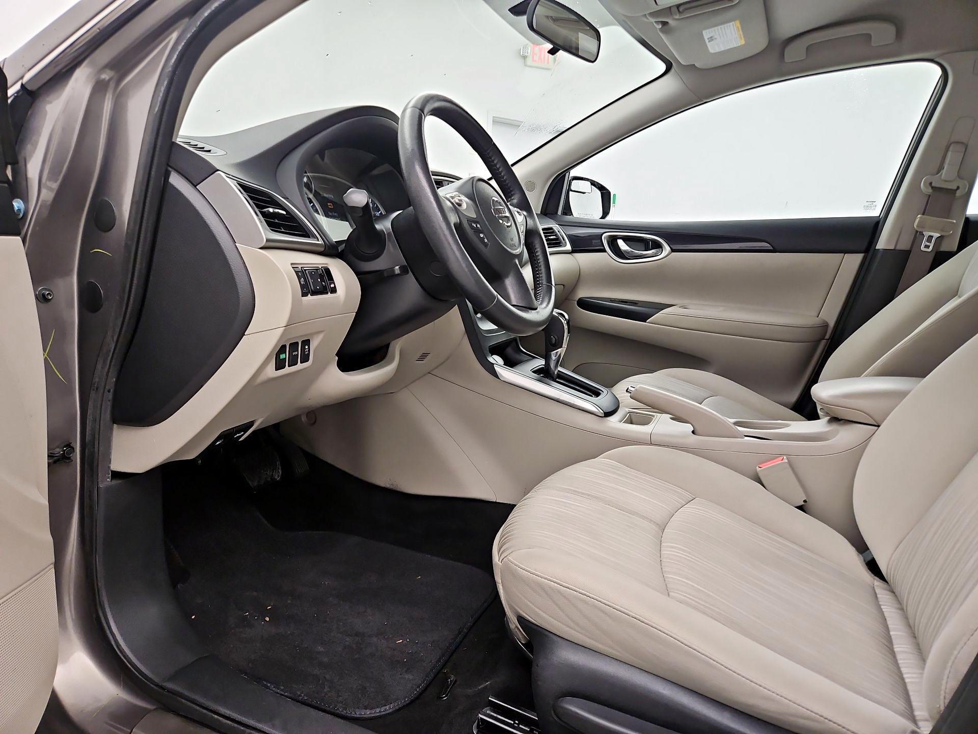 Thumbnail: 2016 Nissan Sentra - 11