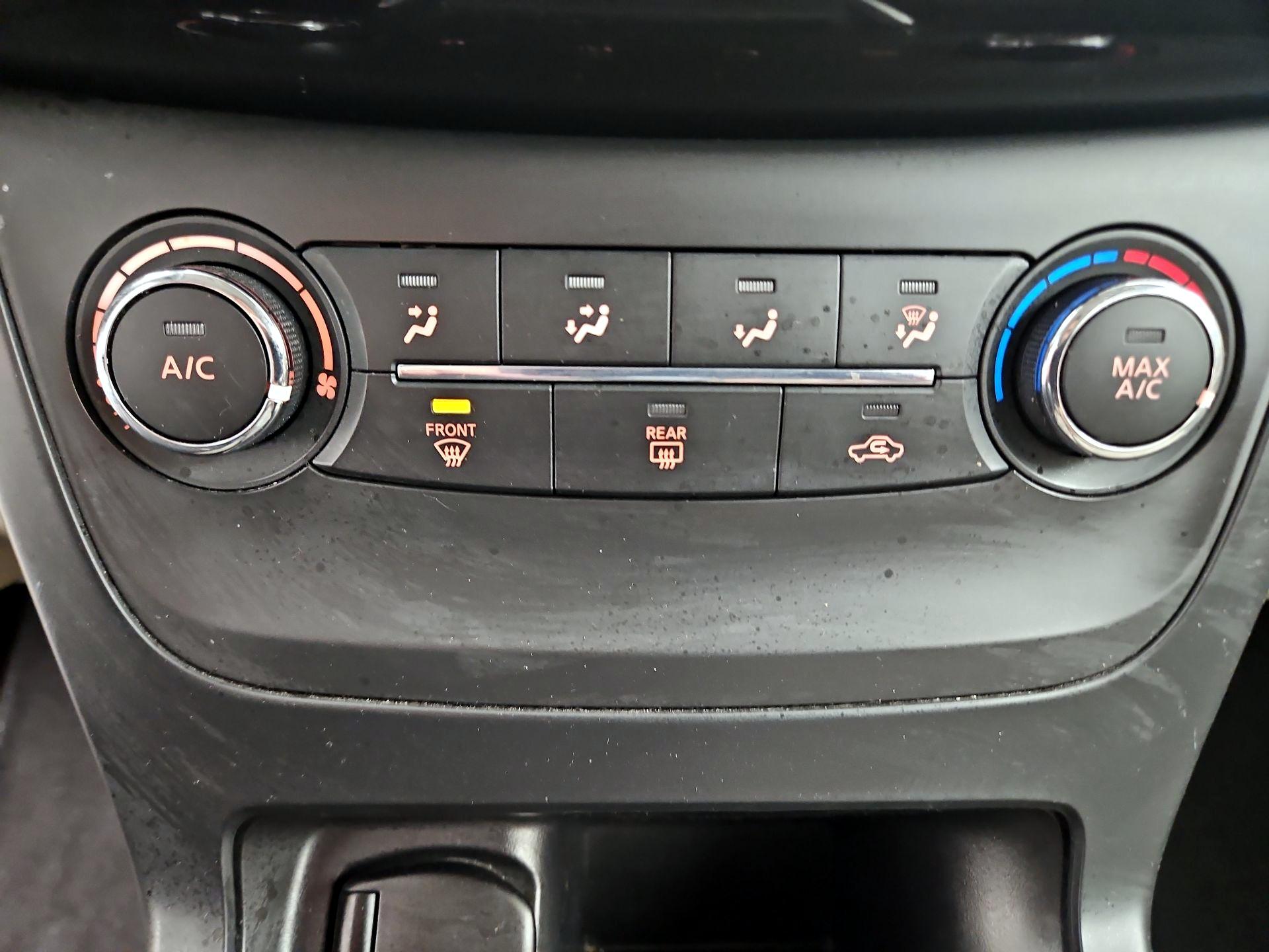 Thumbnail: 2016 Nissan Sentra - 16