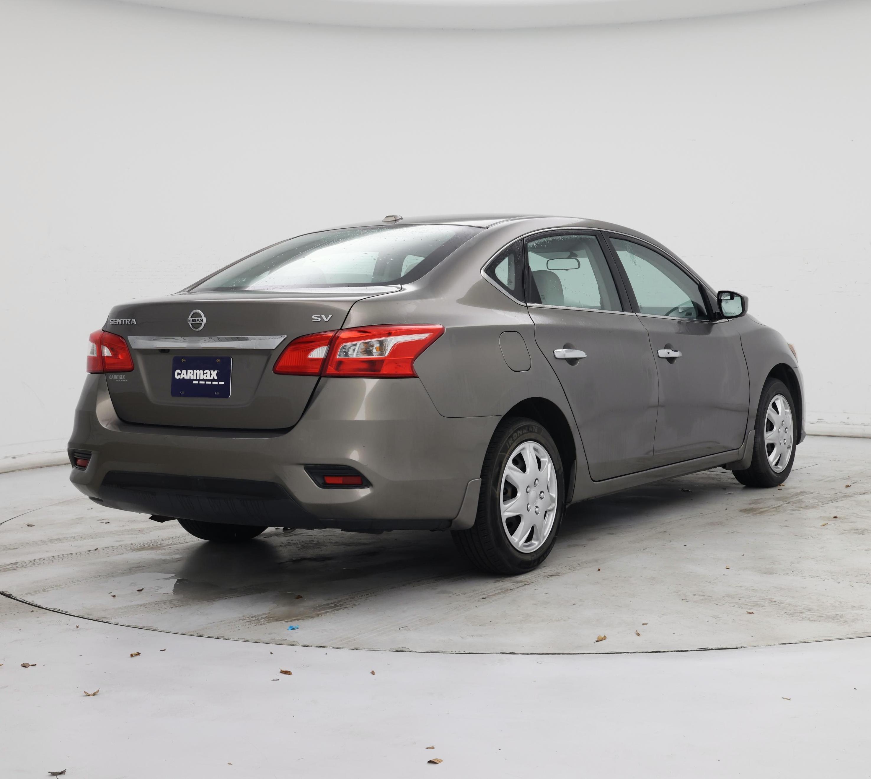 Thumbnail: 2016 Nissan Sentra - 8