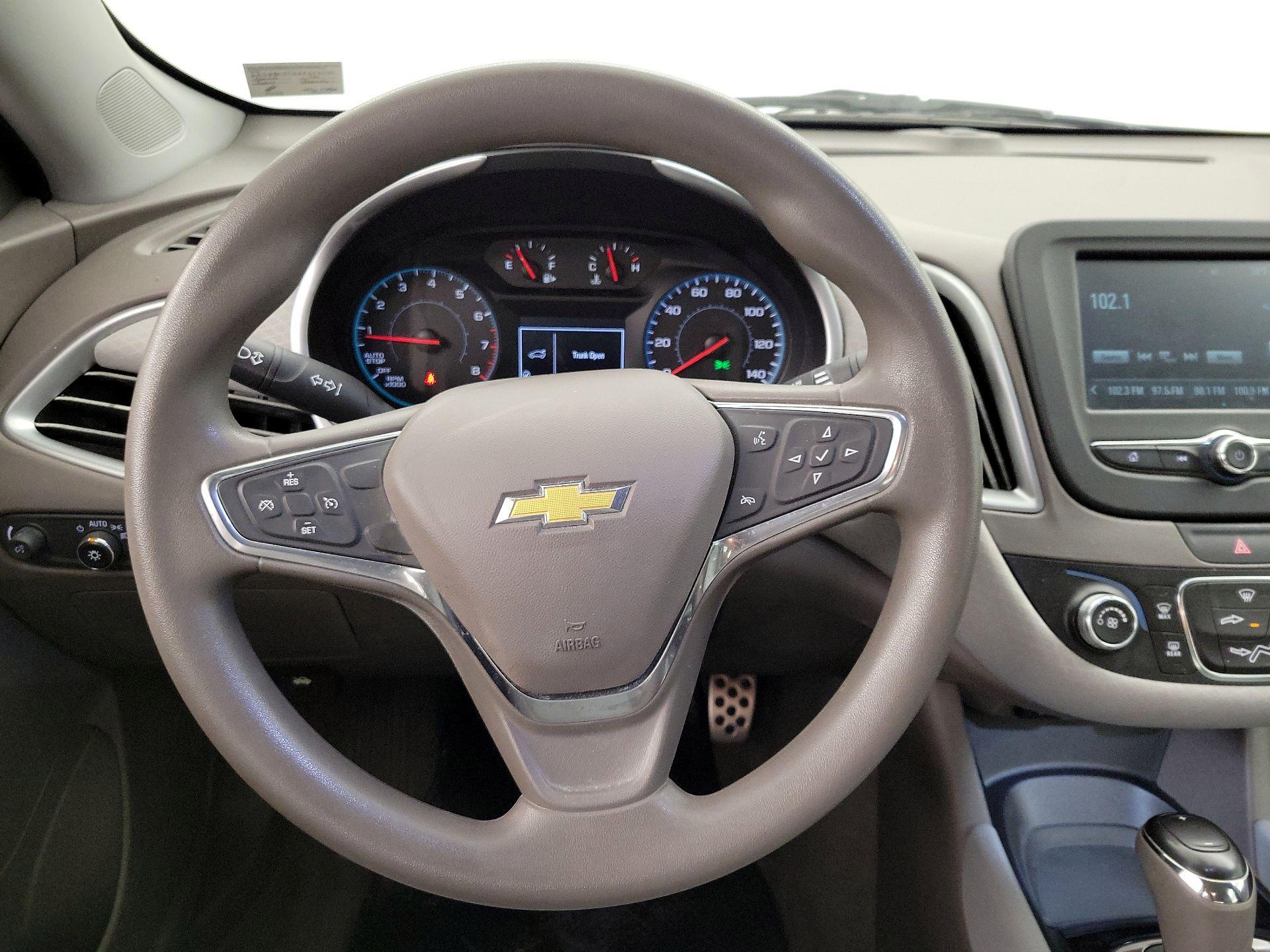 Thumbnail: 2017 Chevrolet Malibu - 10