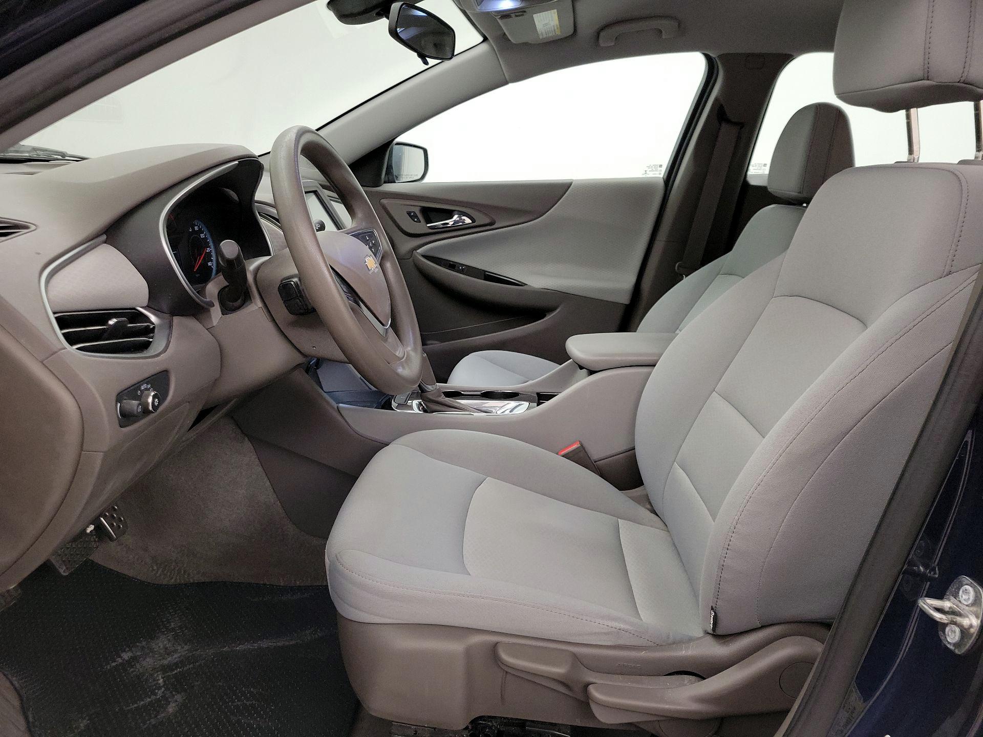 Thumbnail: 2017 Chevrolet Malibu - 11
