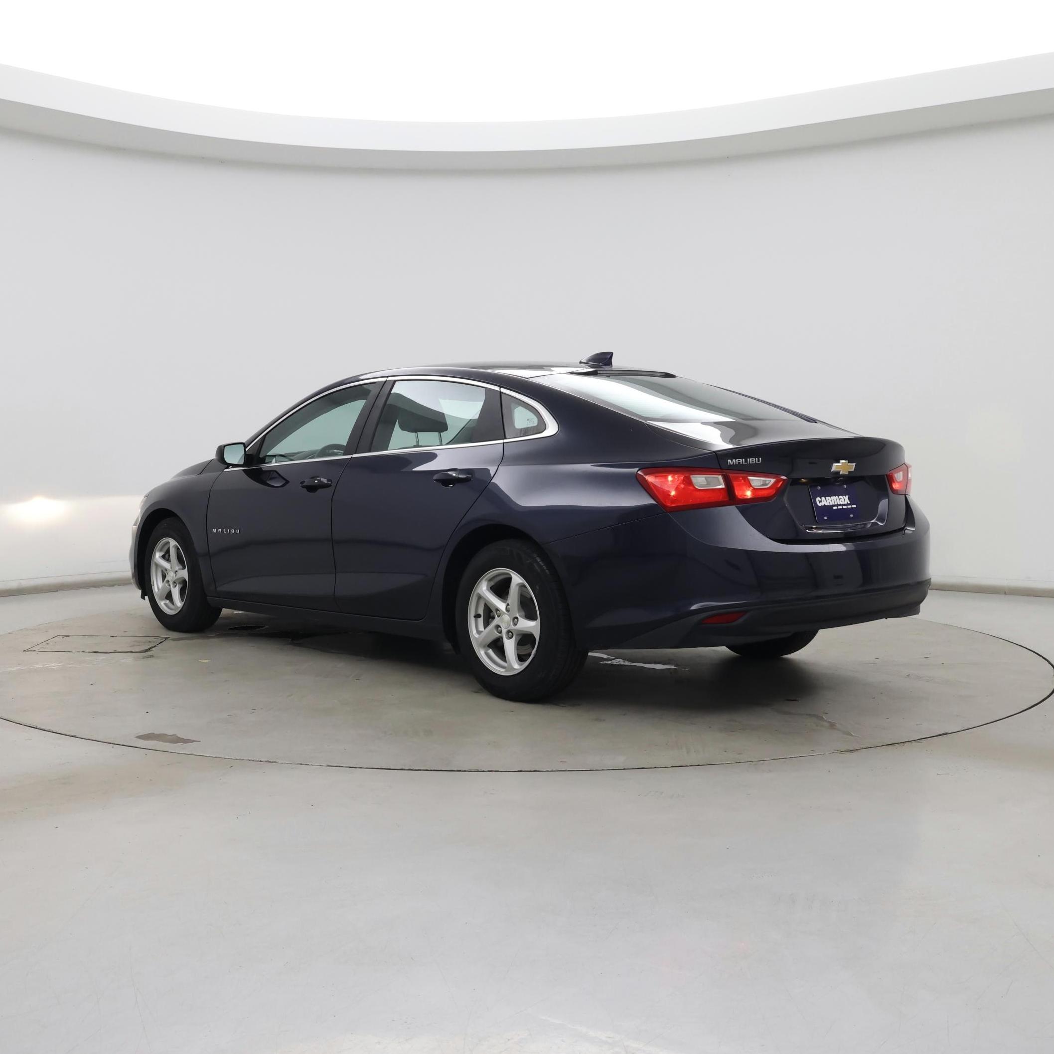 Thumbnail: 2017 Chevrolet Malibu - 2