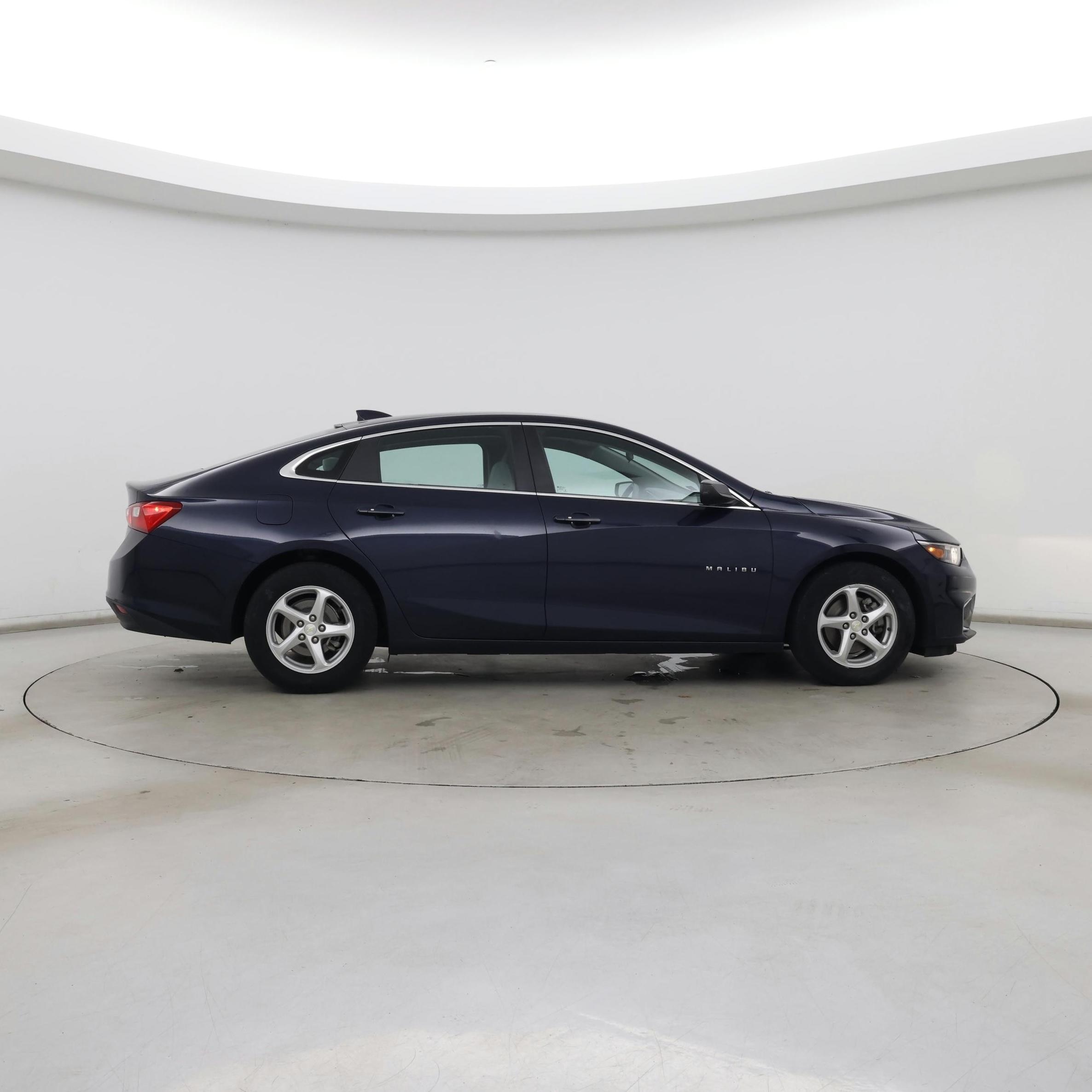 Thumbnail: 2017 Chevrolet Malibu - 7