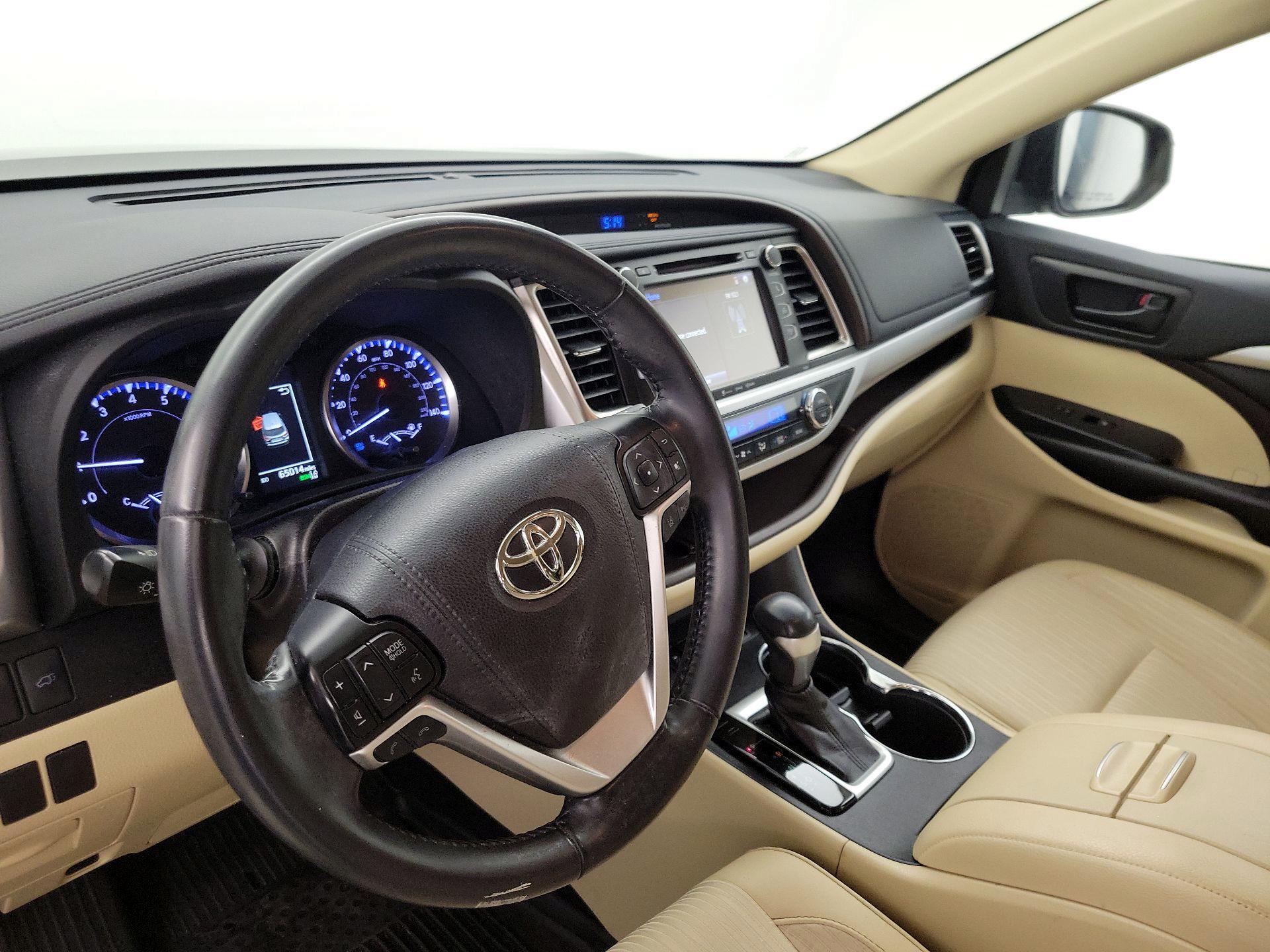 Thumbnail: 2019 Toyota Highlander - 9