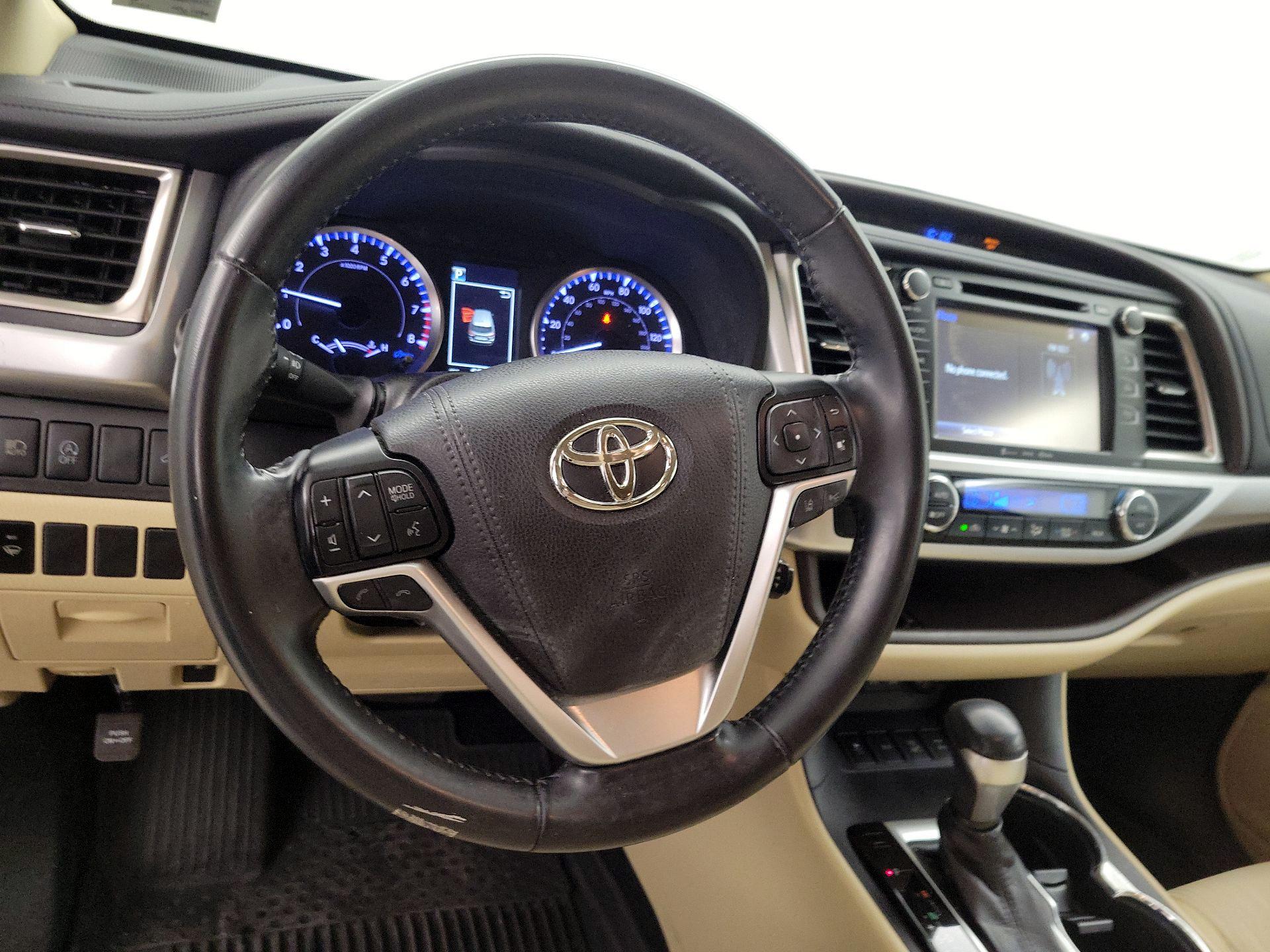 Thumbnail: 2019 Toyota Highlander - 10