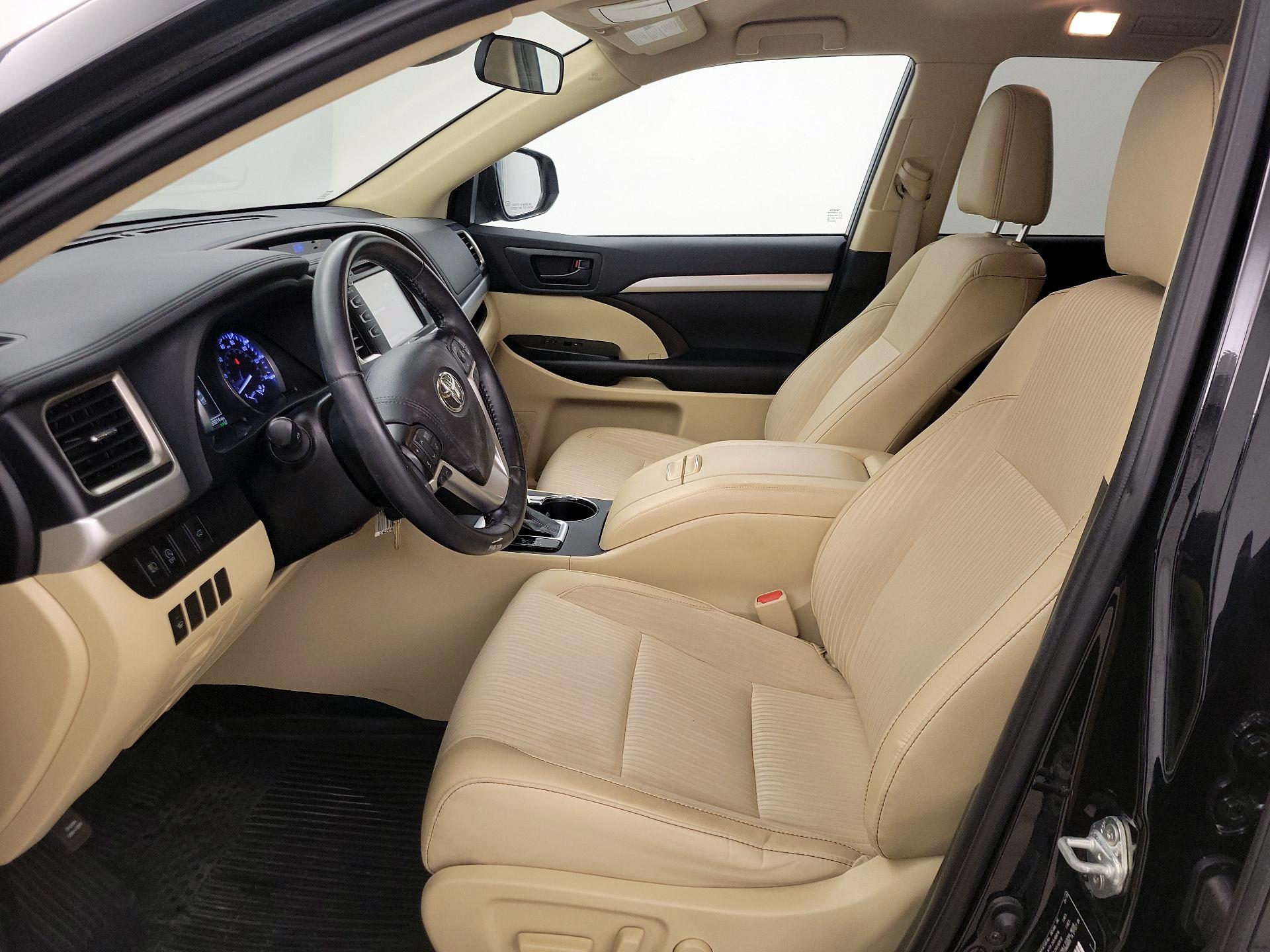 Thumbnail: 2019 Toyota Highlander - 11