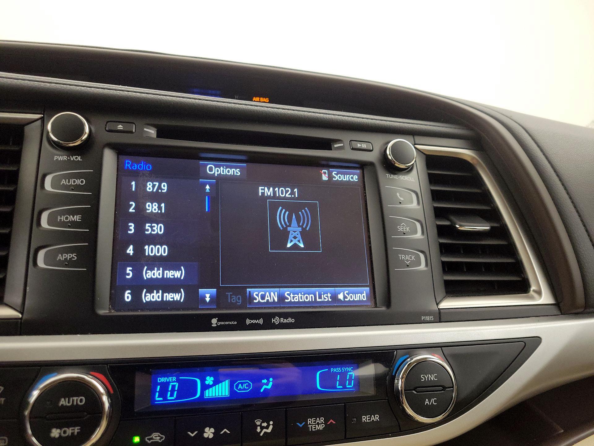 Thumbnail: 2019 Toyota Highlander - 15