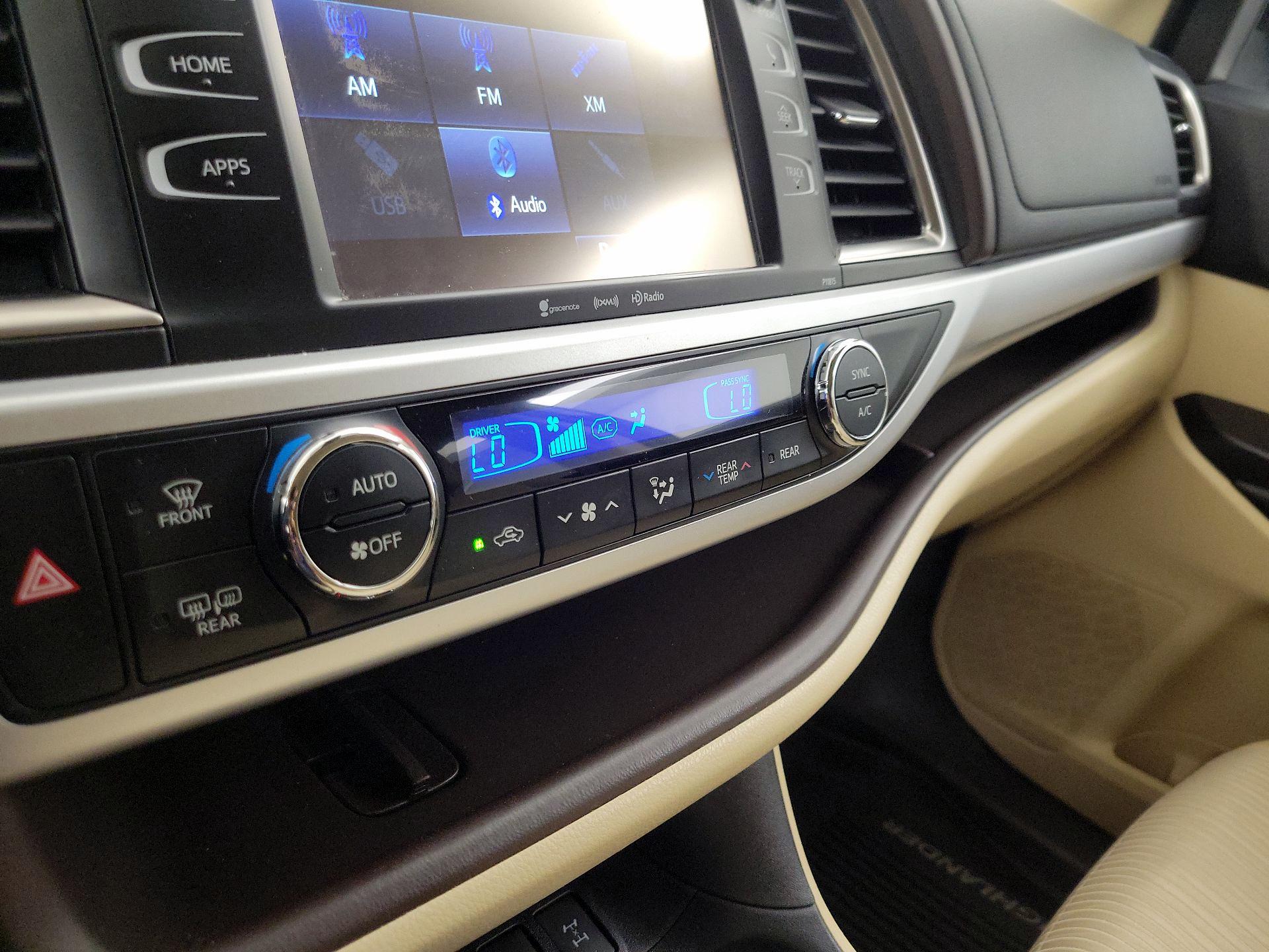 Thumbnail: 2019 Toyota Highlander - 16