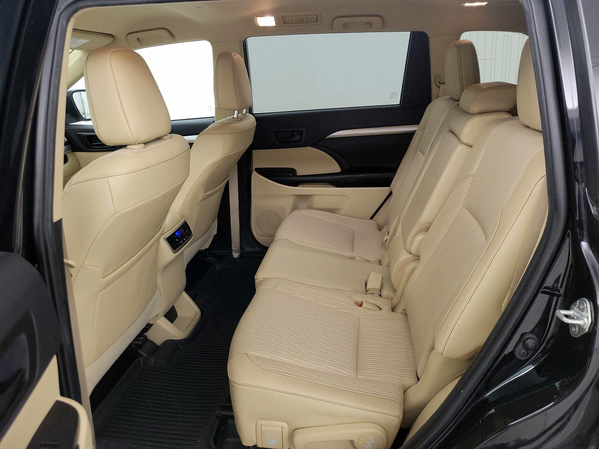 Thumbnail: 2019 Toyota Highlander - 19