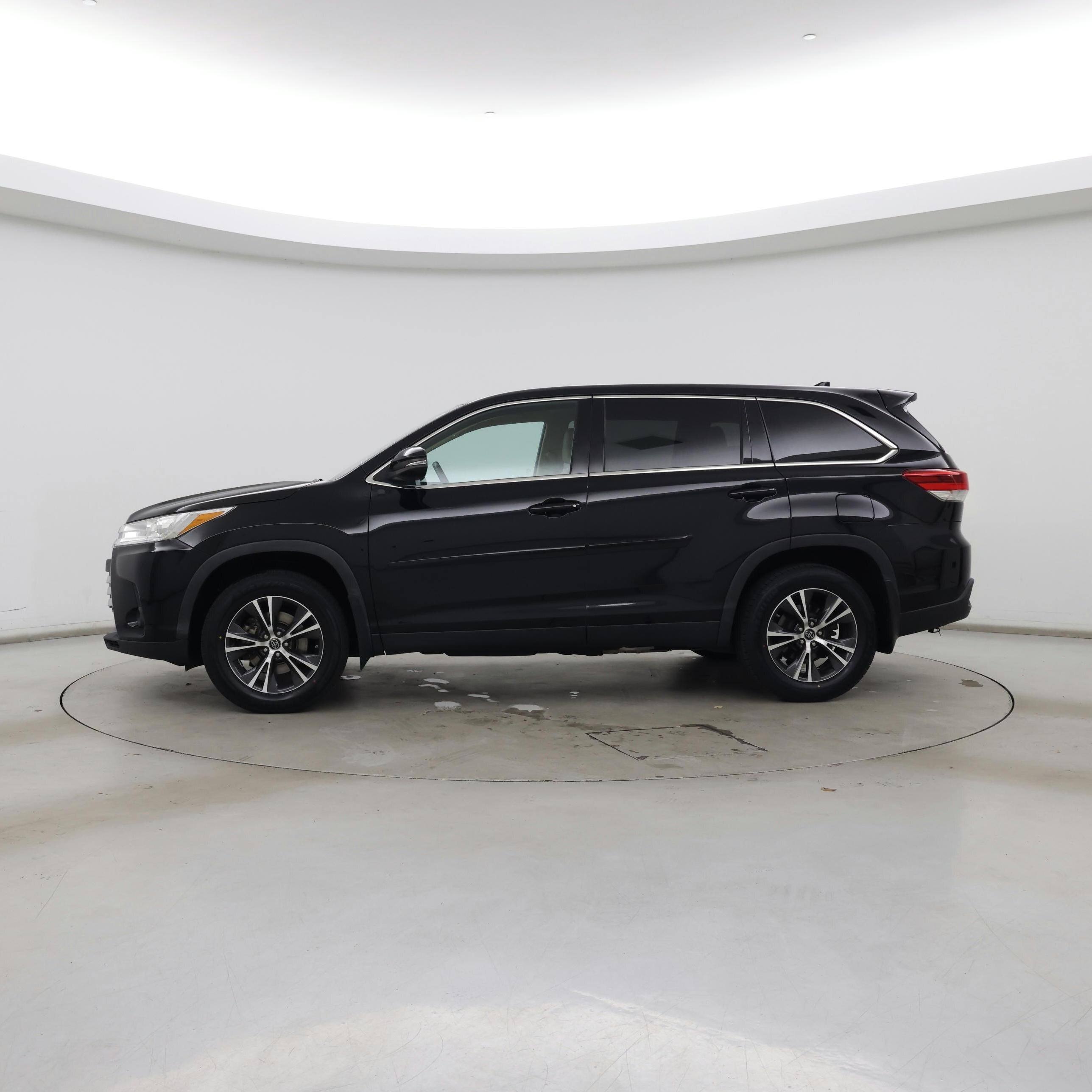 Thumbnail: 2019 Toyota Highlander - 3