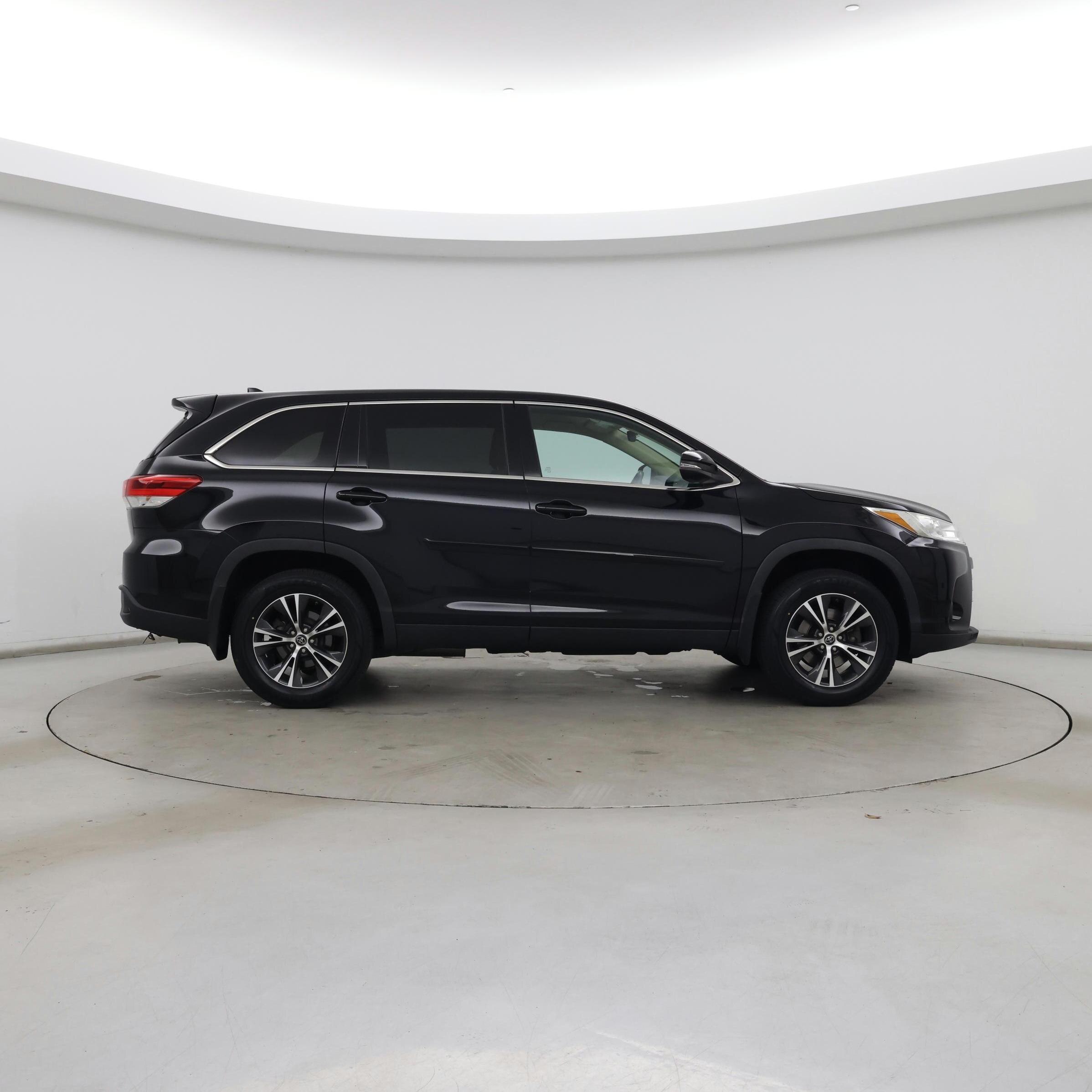 Thumbnail: 2019 Toyota Highlander - 7