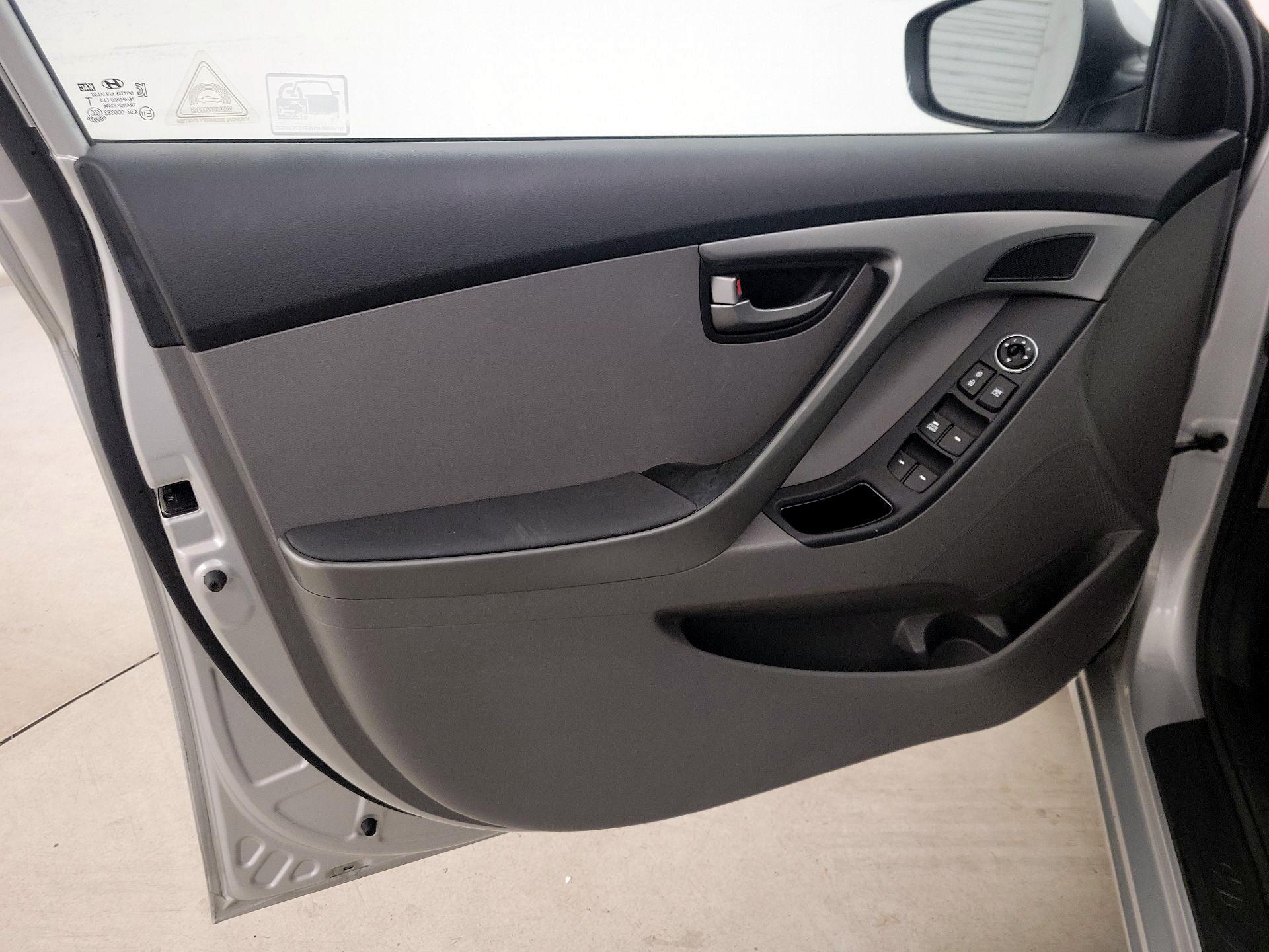 Thumbnail: 2016 Hyundai Elantra - 12