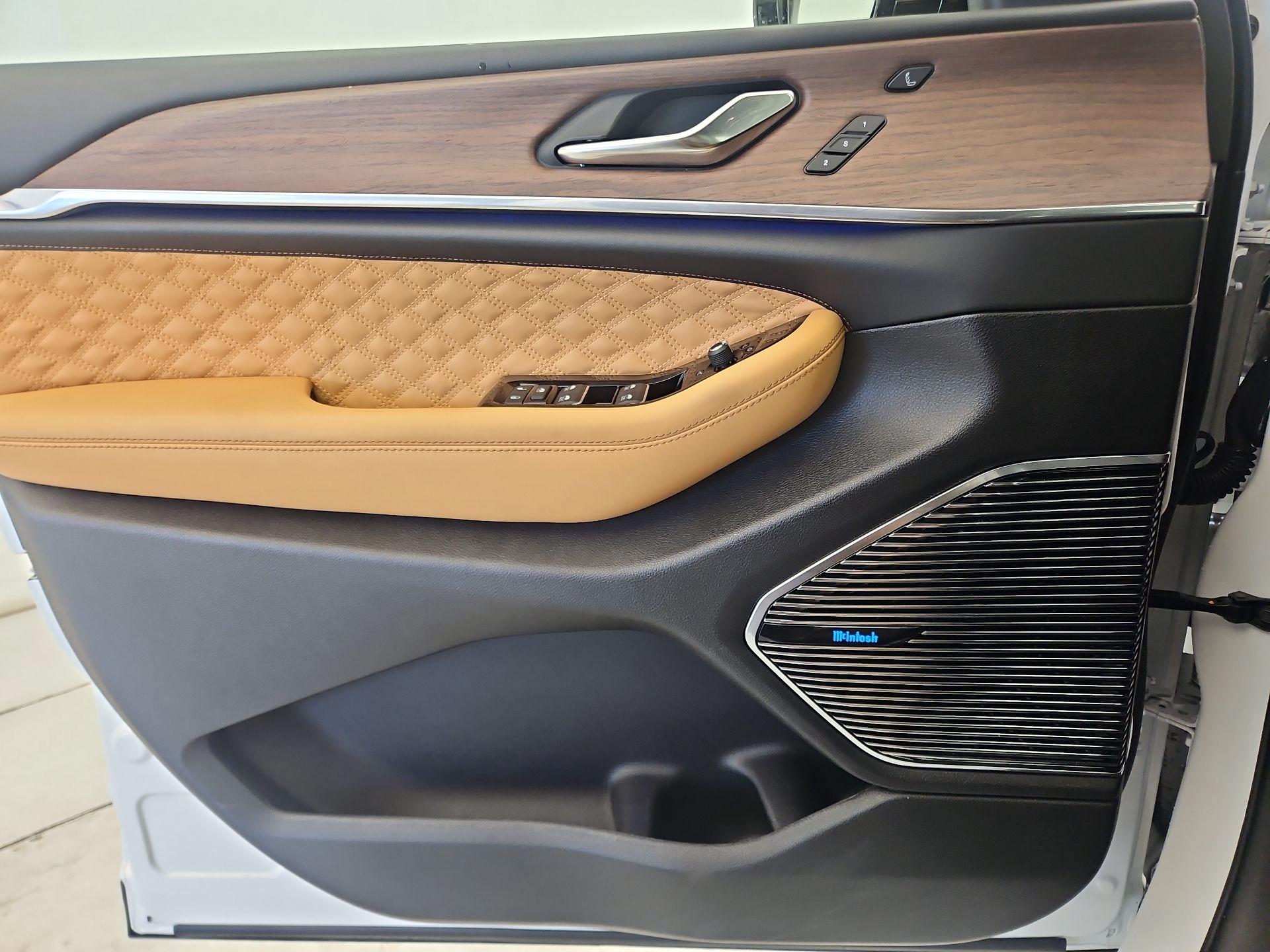 Thumbnail: 2024 Jeep Grand Cherokee - 12