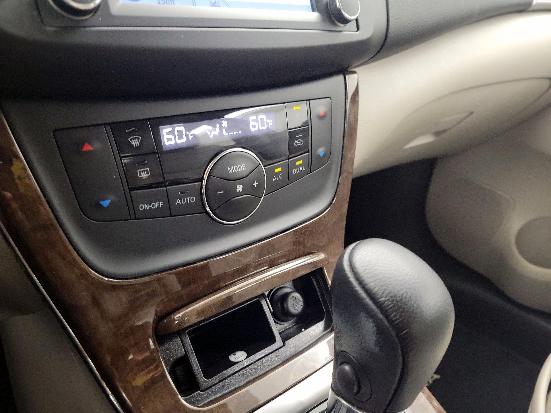 Thumbnail: 2015 Nissan Sentra - 17