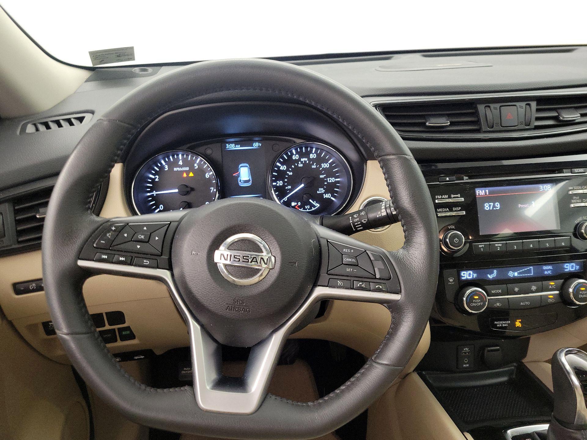 Thumbnail: 2017 Nissan Rogue - 10