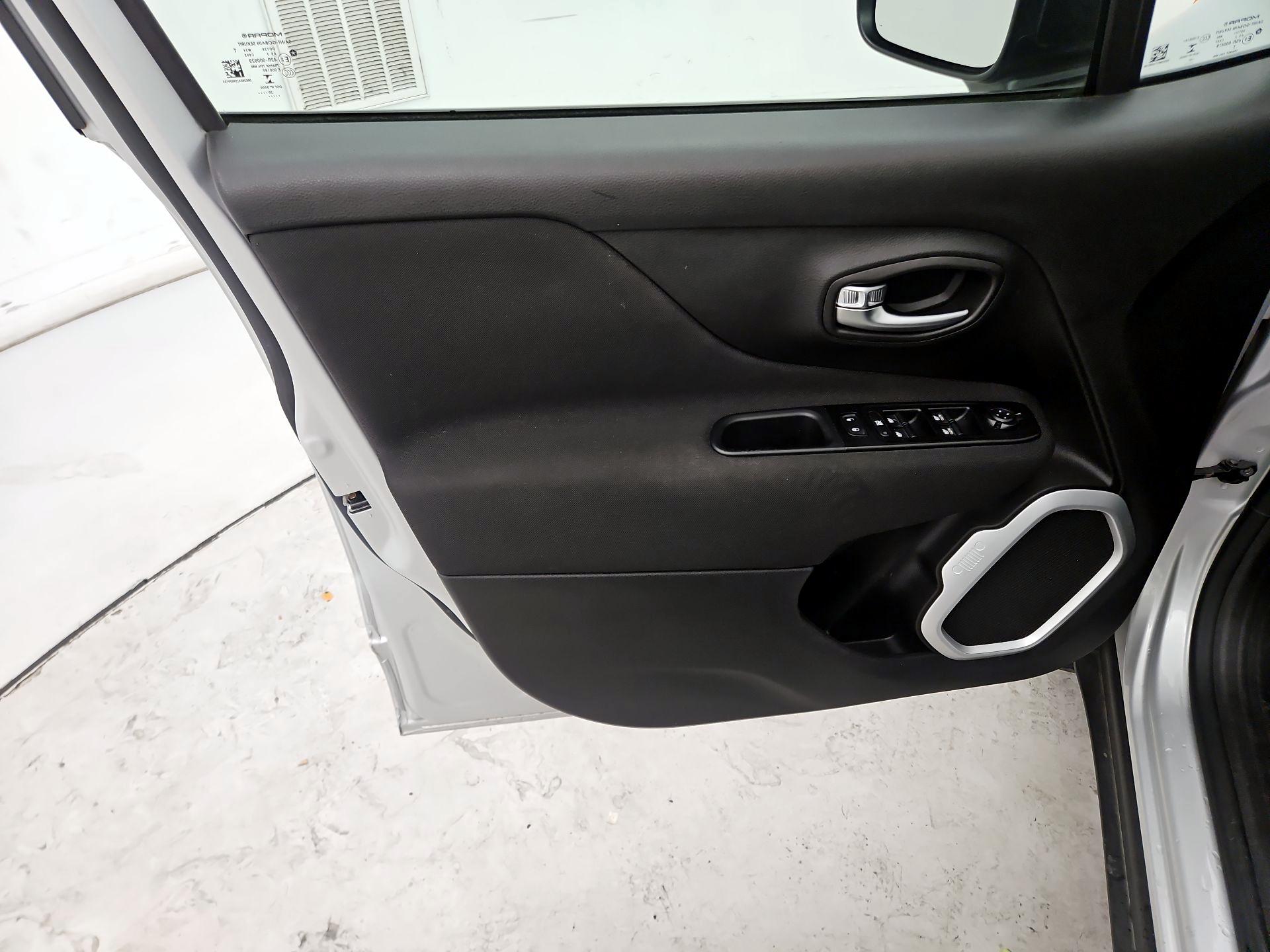 Thumbnail: 2020 Jeep Renegade - 12