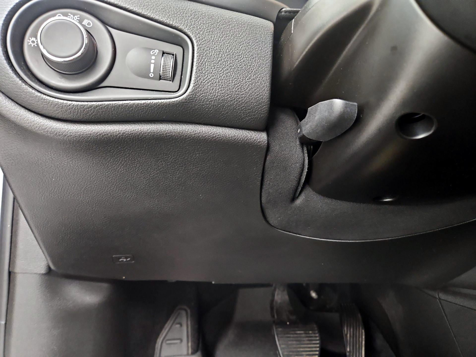 Thumbnail: 2020 Jeep Renegade - 13
