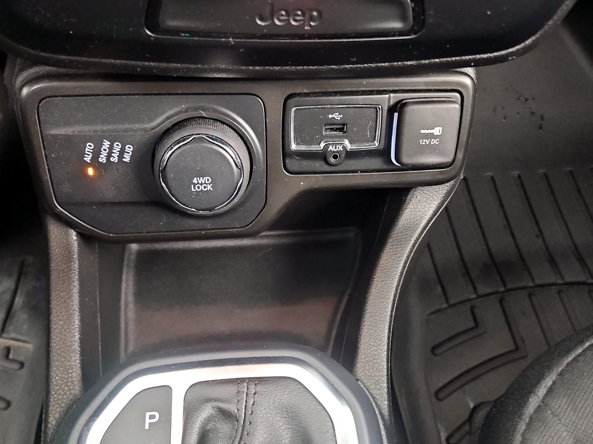 Thumbnail: 2020 Jeep Renegade - 18