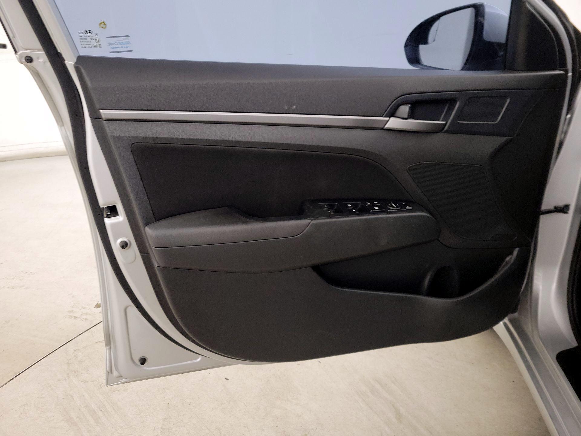 Thumbnail: 2018 Hyundai Elantra - 12