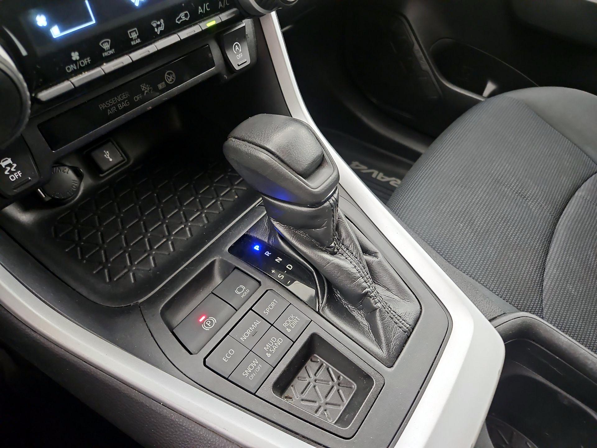 Thumbnail: 2020 Toyota RAV4 - 17