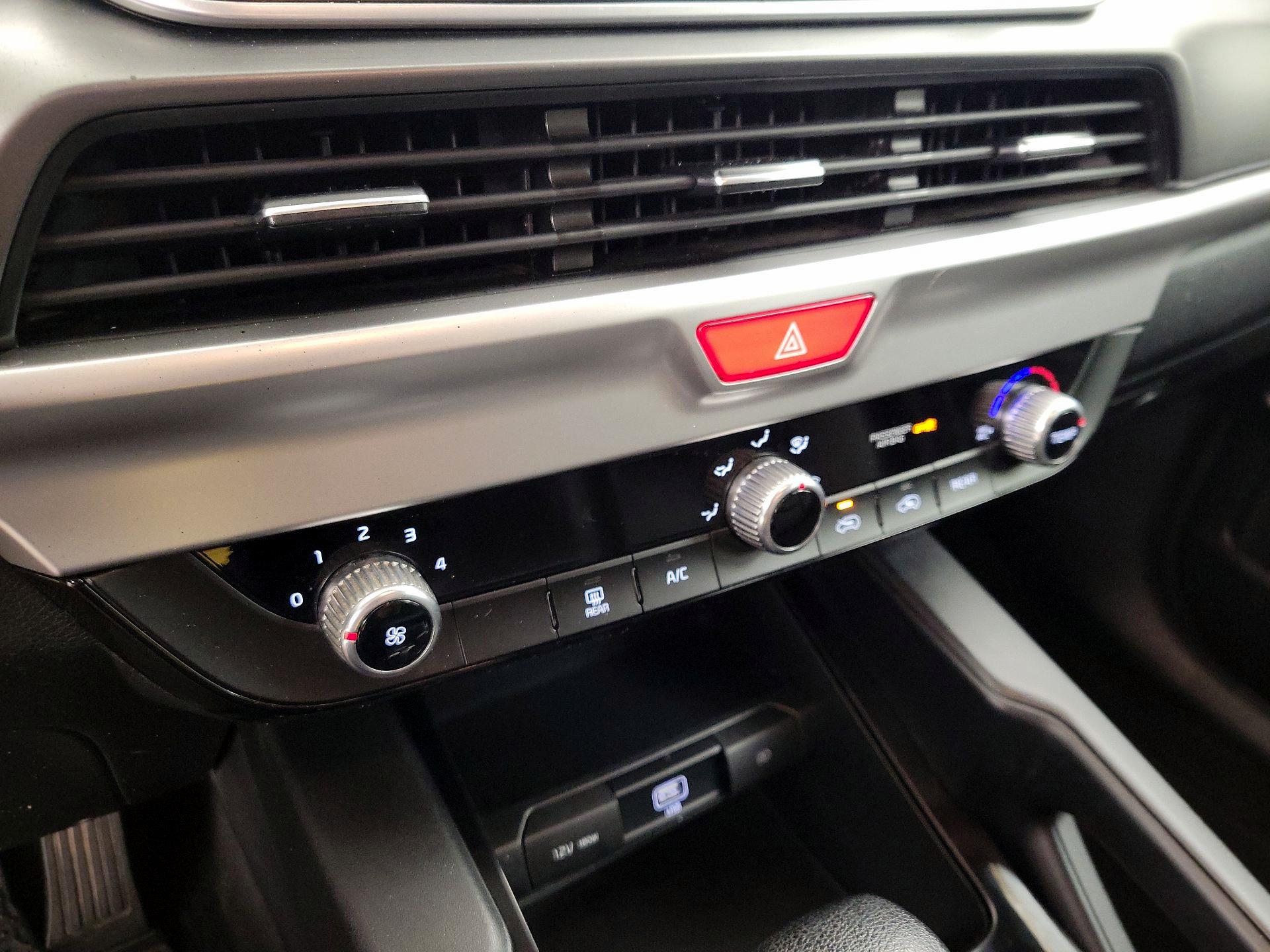 Thumbnail: 2020 Kia Telluride - 16