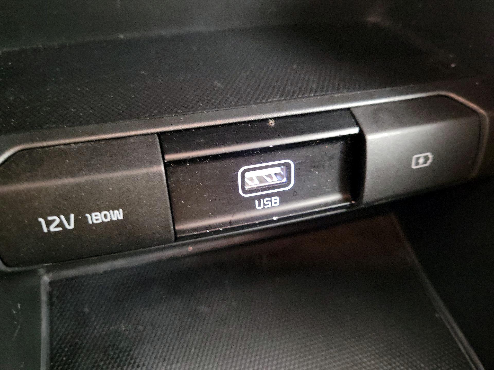 Thumbnail: 2020 Kia Telluride - 18