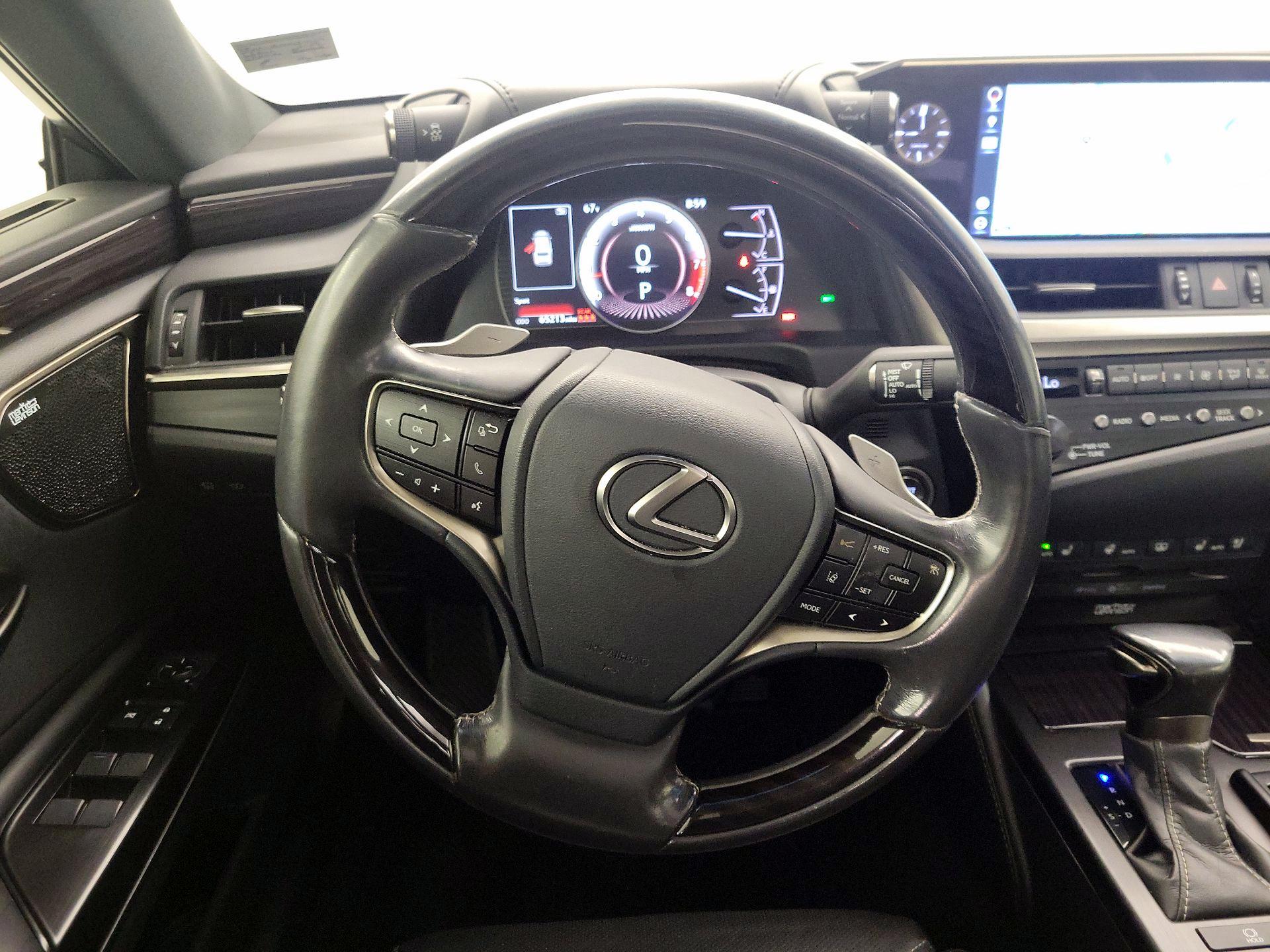 Thumbnail: 2019 Lexus ES - 10