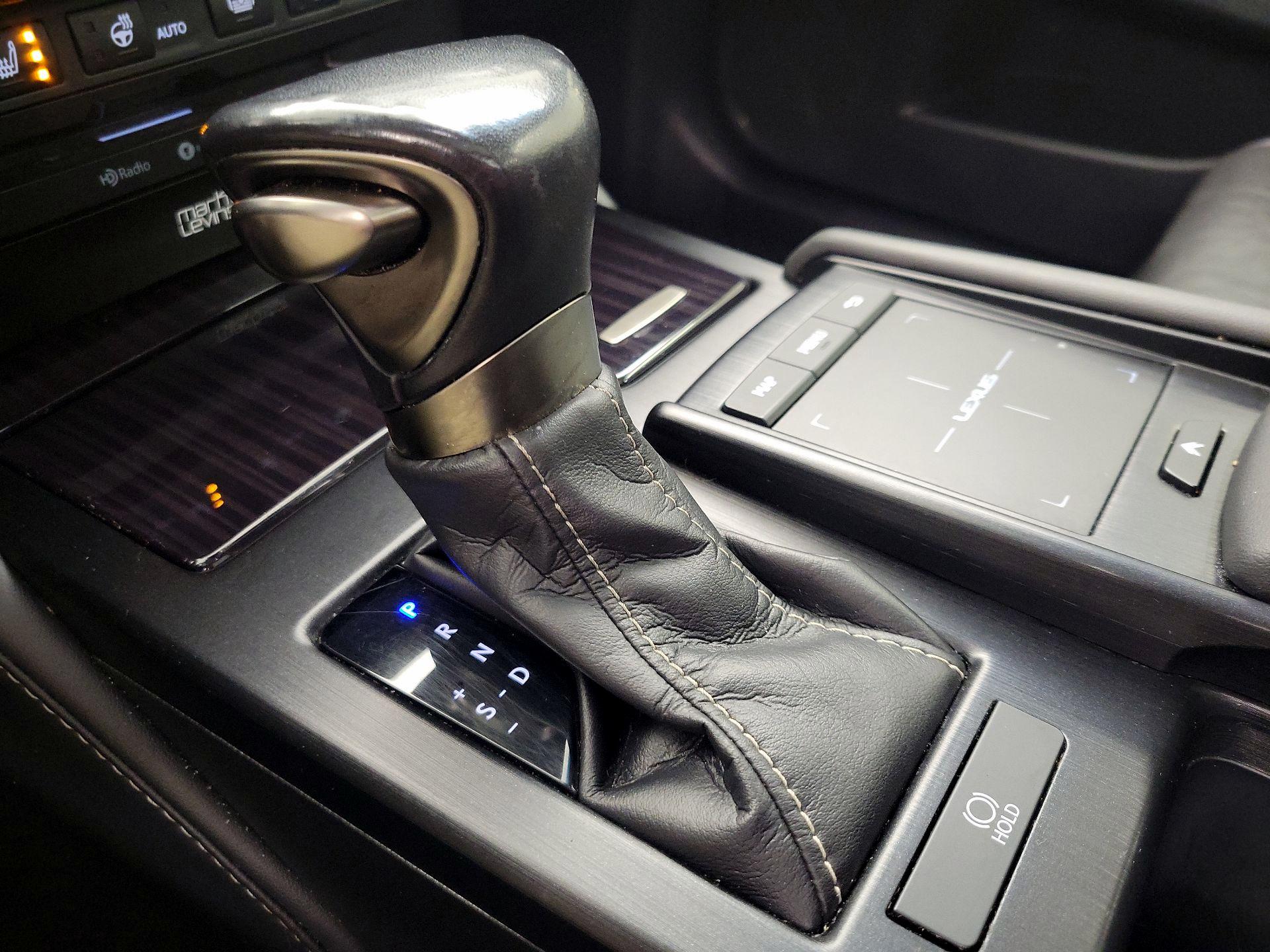 Thumbnail: 2019 Lexus ES - 18