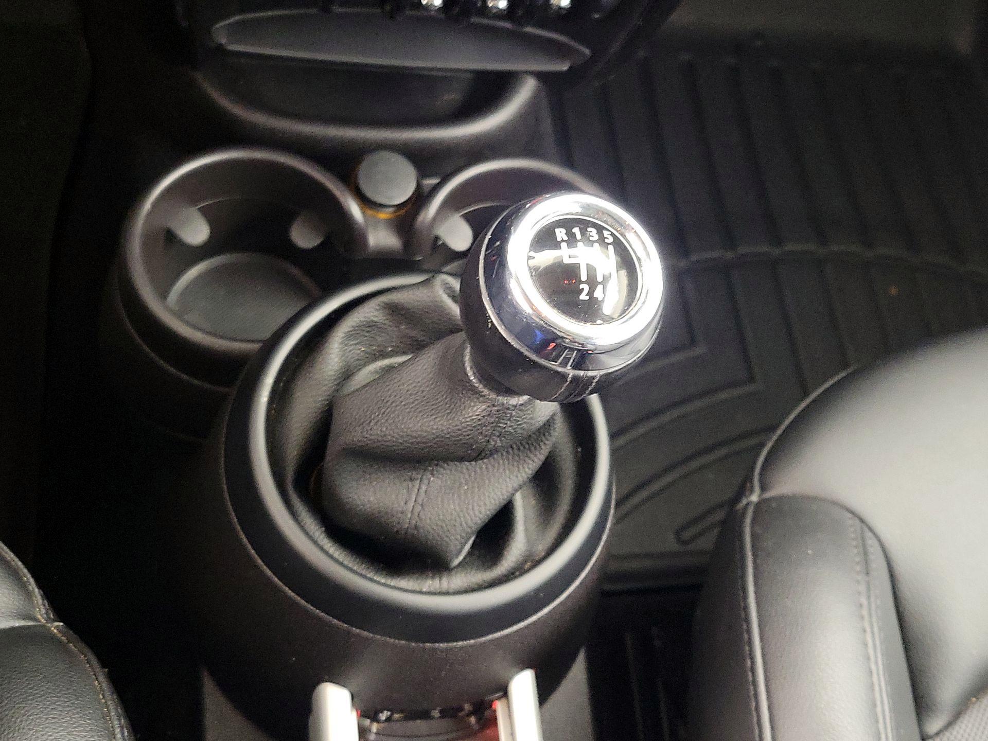Thumbnail: 2015 MINI Cooper Countryman - 15