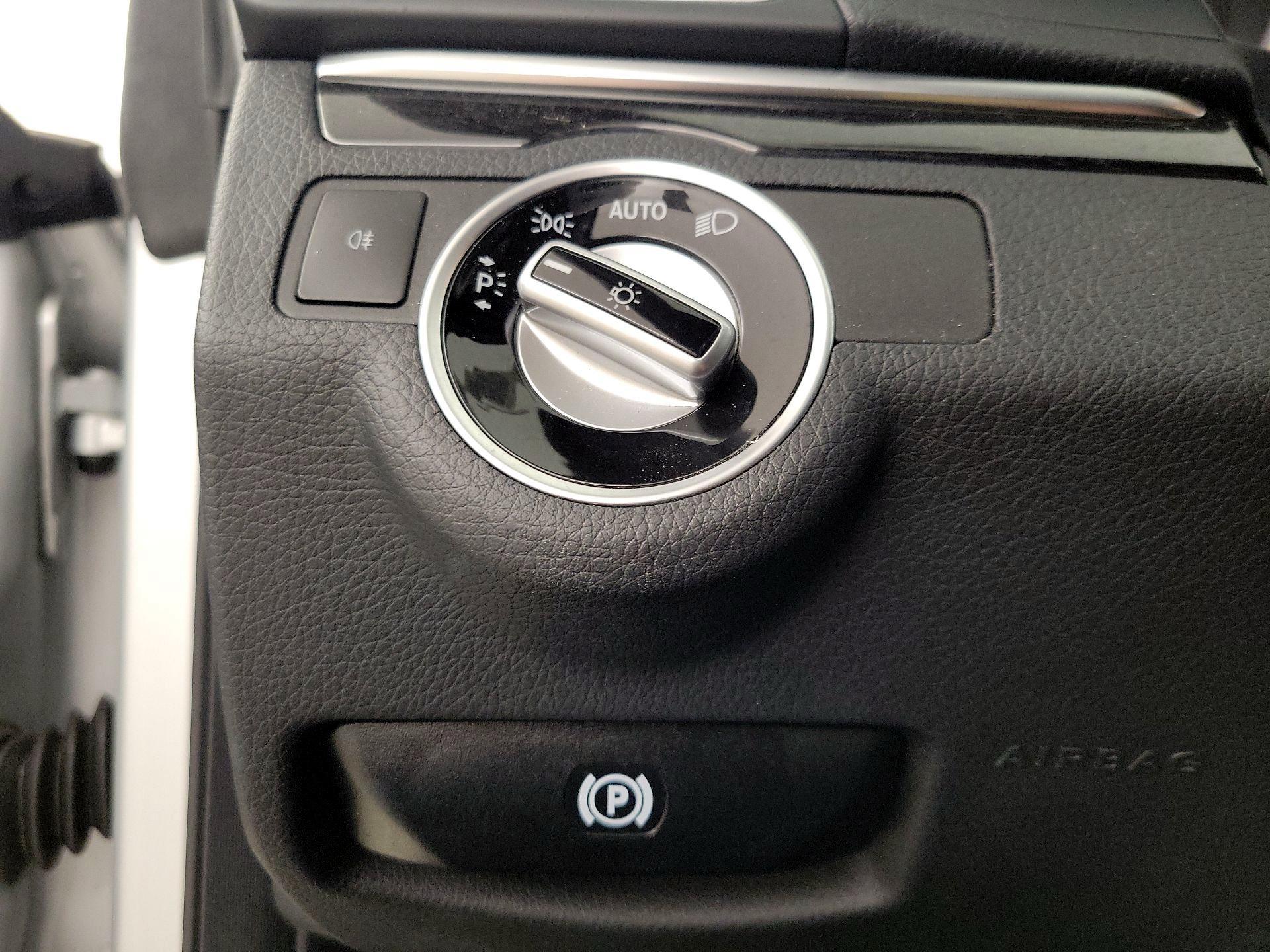 Thumbnail: 2016 Mercedes-Benz E-Class - 13