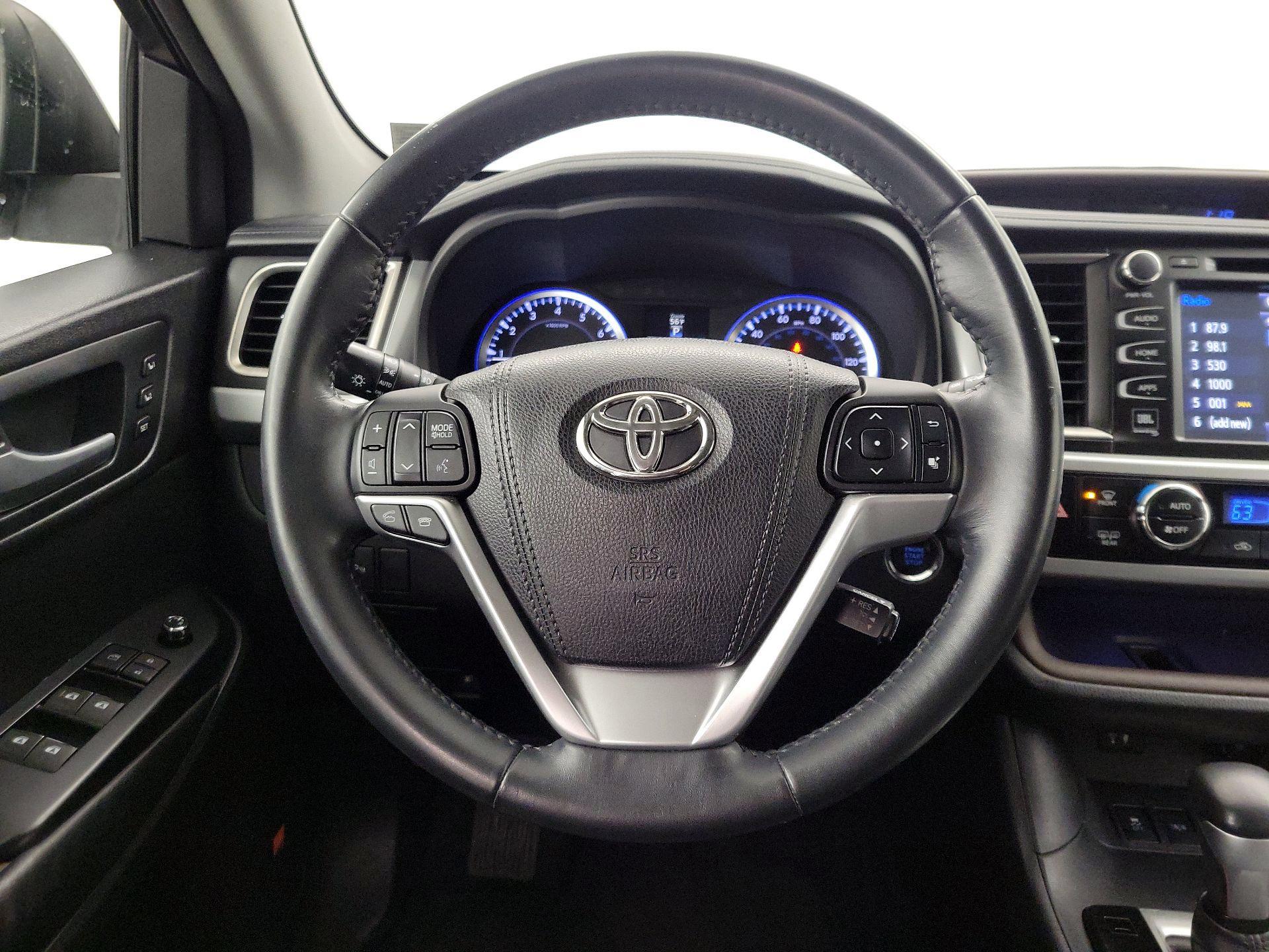 Thumbnail: 2015 Toyota Highlander - 10