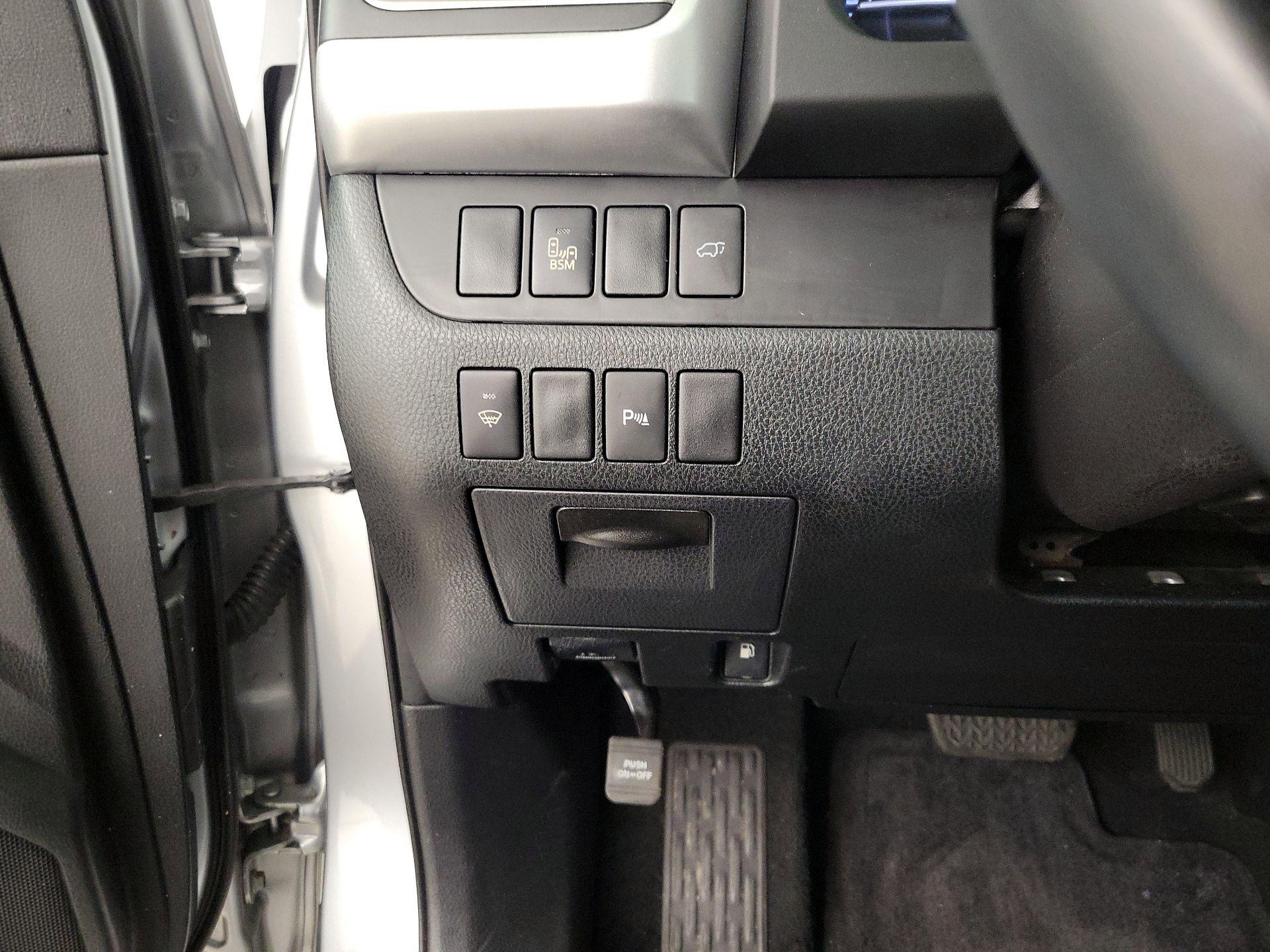 Thumbnail: 2015 Toyota Highlander - 13