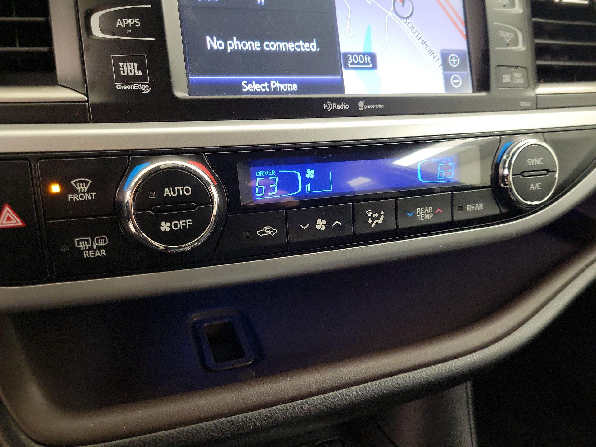 Thumbnail: 2015 Toyota Highlander - 17