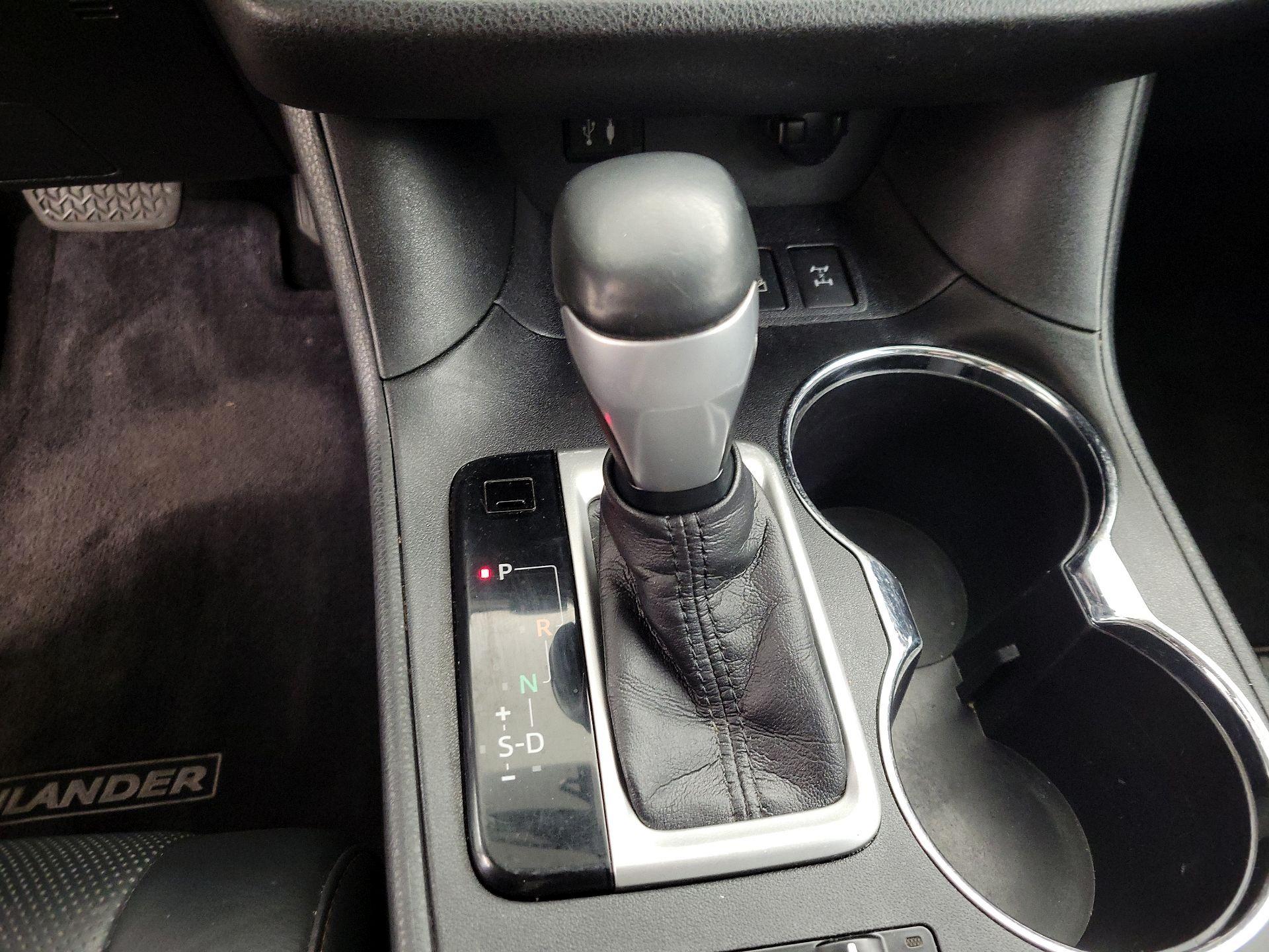 Thumbnail: 2015 Toyota Highlander - 18