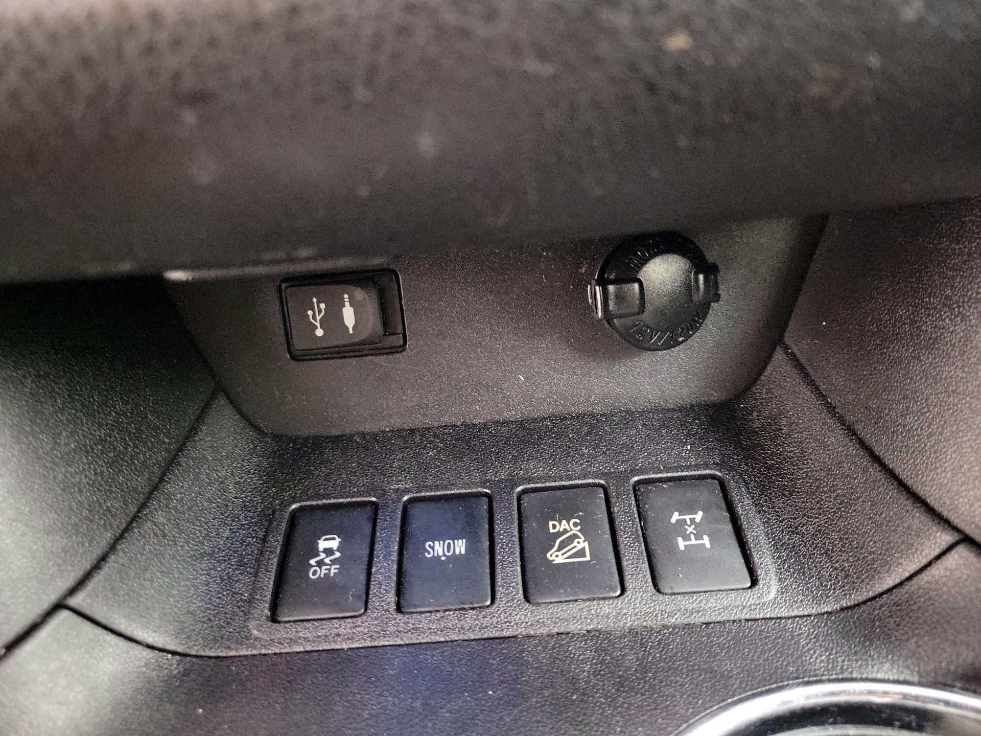 Thumbnail: 2015 Toyota Highlander - 19