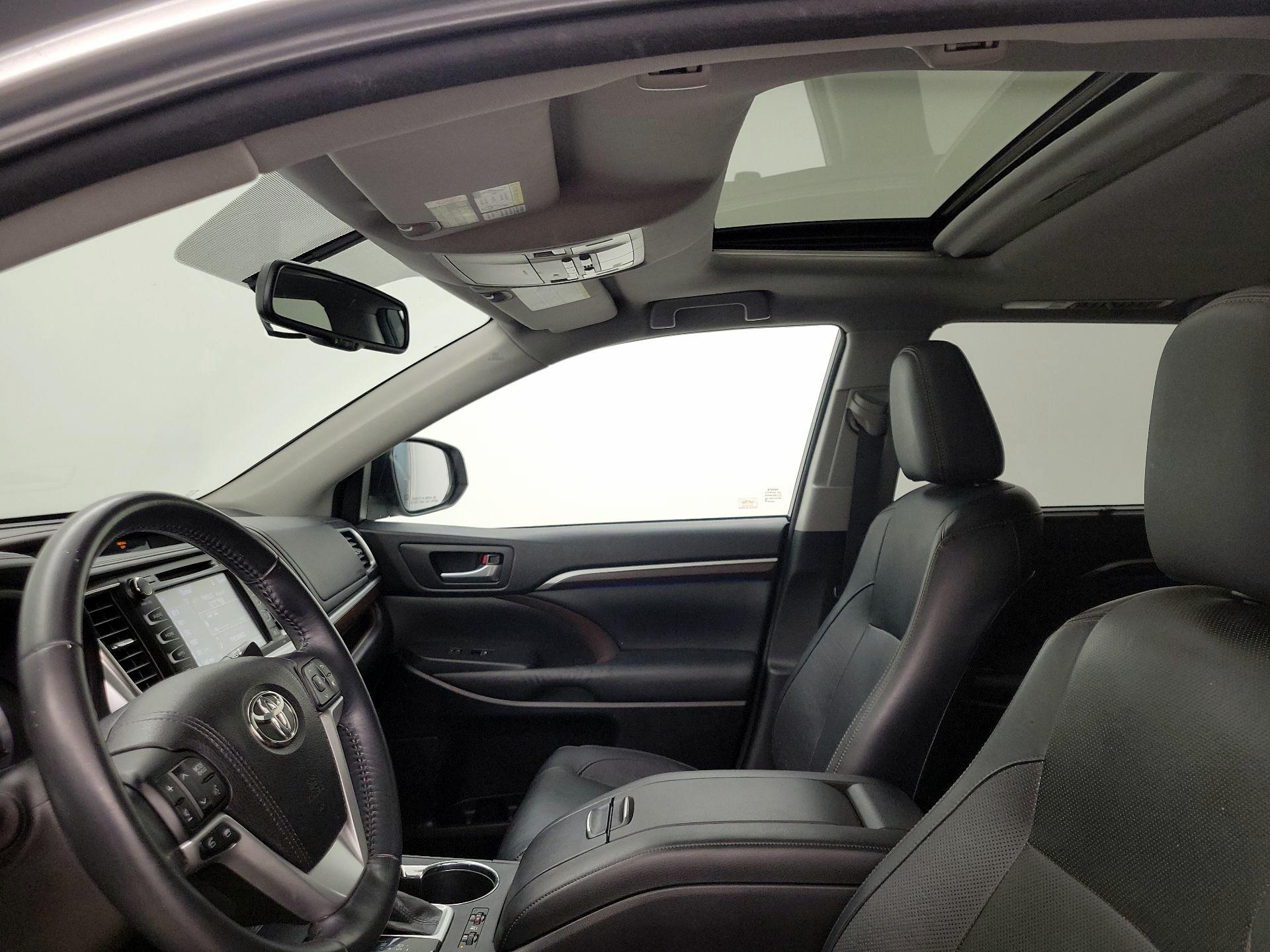 Thumbnail: 2015 Toyota Highlander - 20