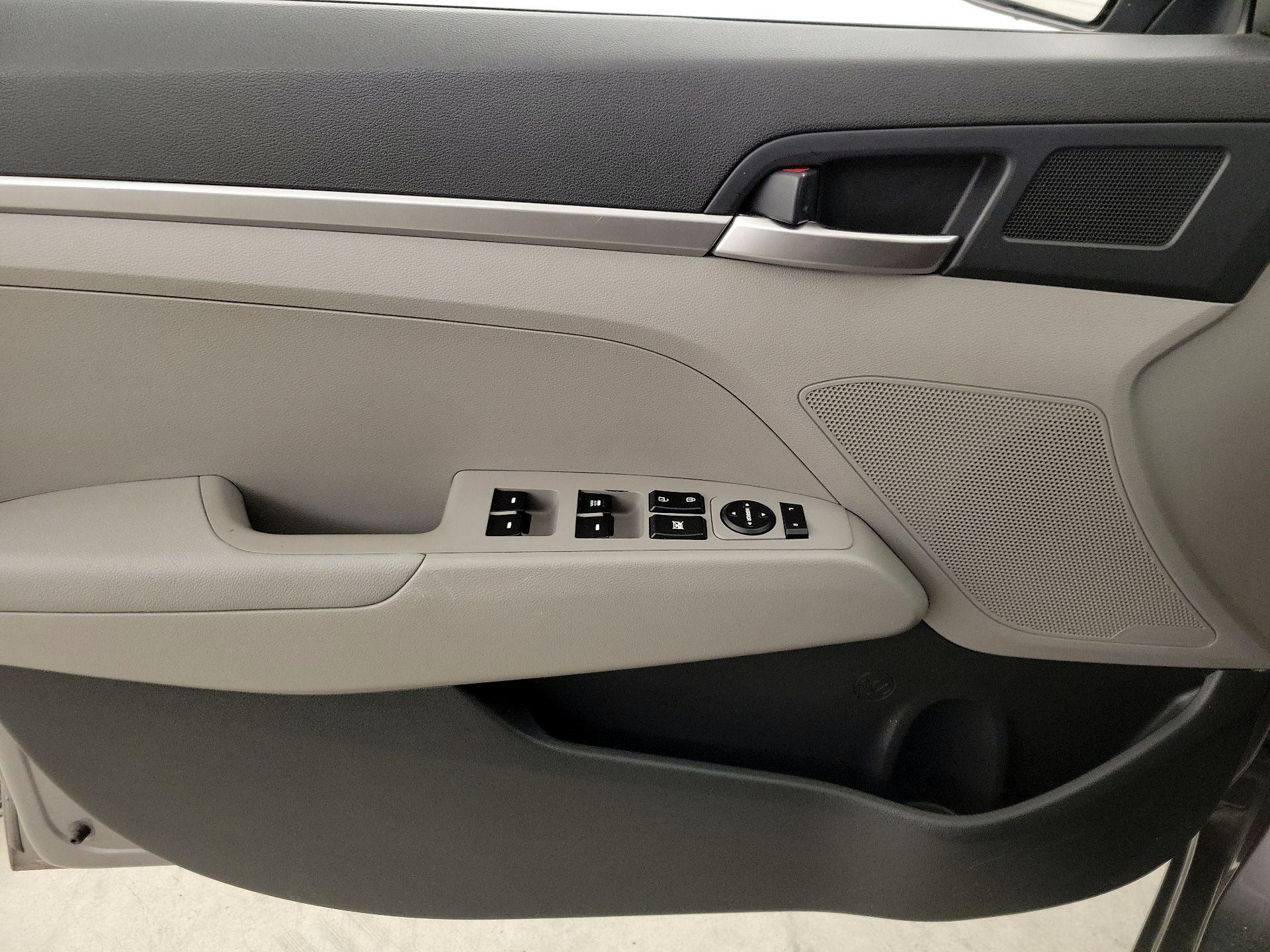 Thumbnail: 2020 Hyundai Elantra - 12