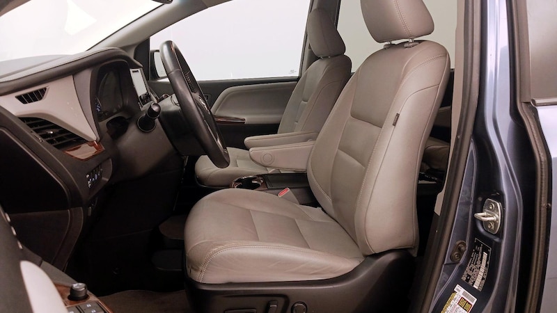 2015 Toyota Sienna Limited 11