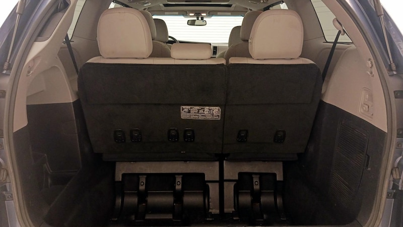 2015 Toyota Sienna Limited 23