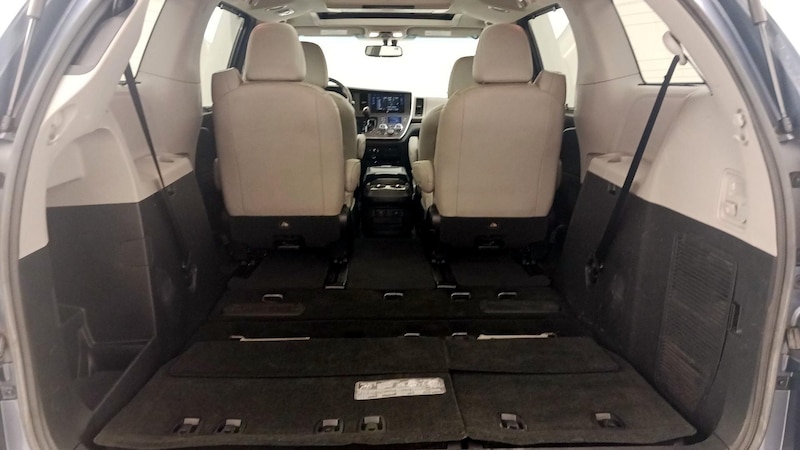 2015 Toyota Sienna Limited 24