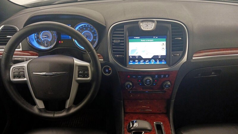 2014 Chrysler 300  9