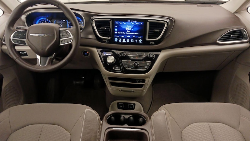 2017 Chrysler Pacifica Touring Plus 9