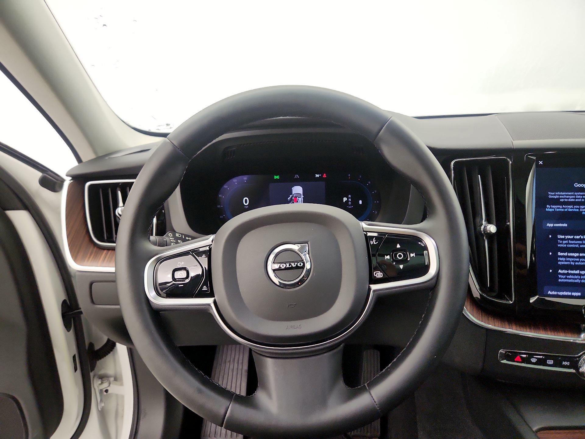 Thumbnail: 2023 Volvo XC60 - 10